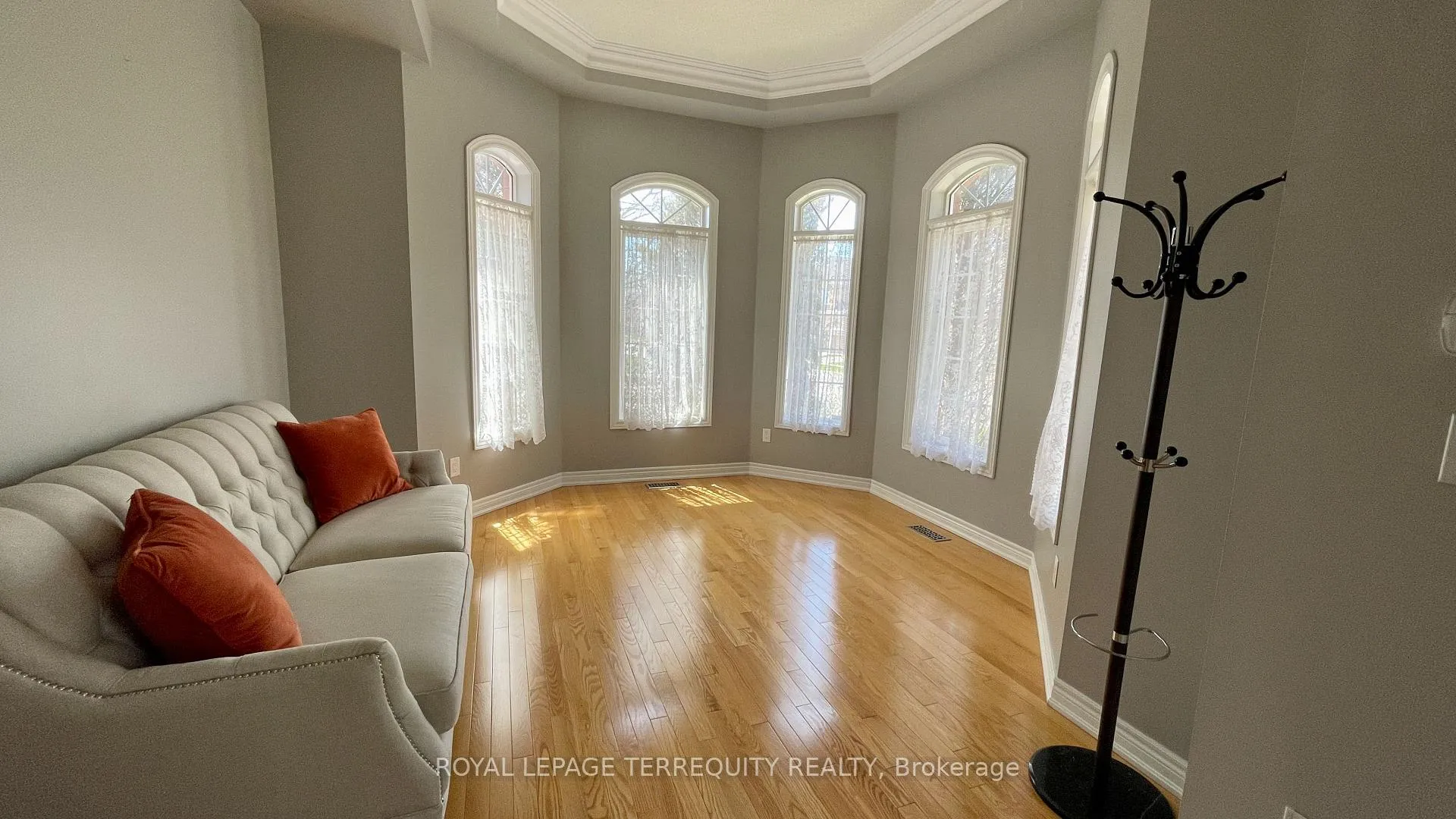 Photo 6 of 2114 Helmsley Avenue, Oakville, Westmount — HOMEH