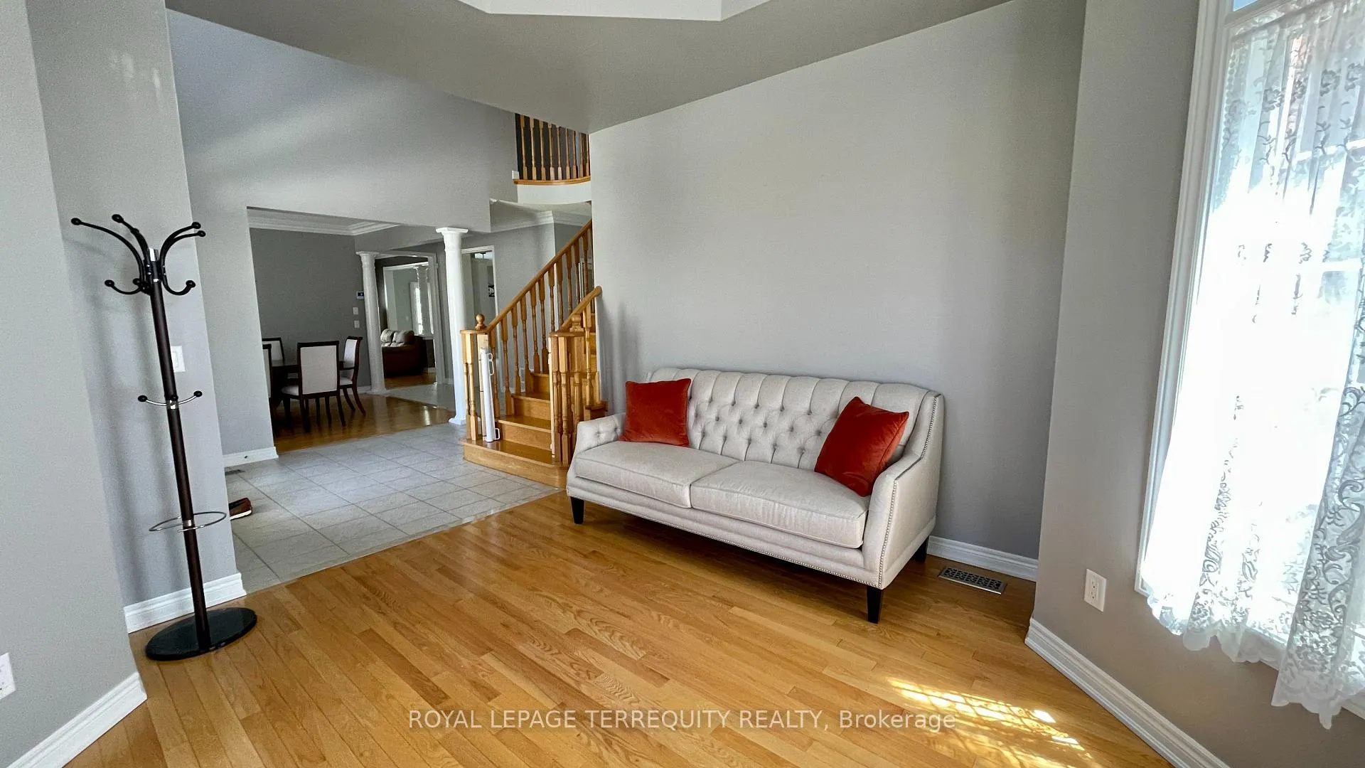 Photo 7 of 2114 Helmsley Avenue, Oakville, Westmount — HOMEH