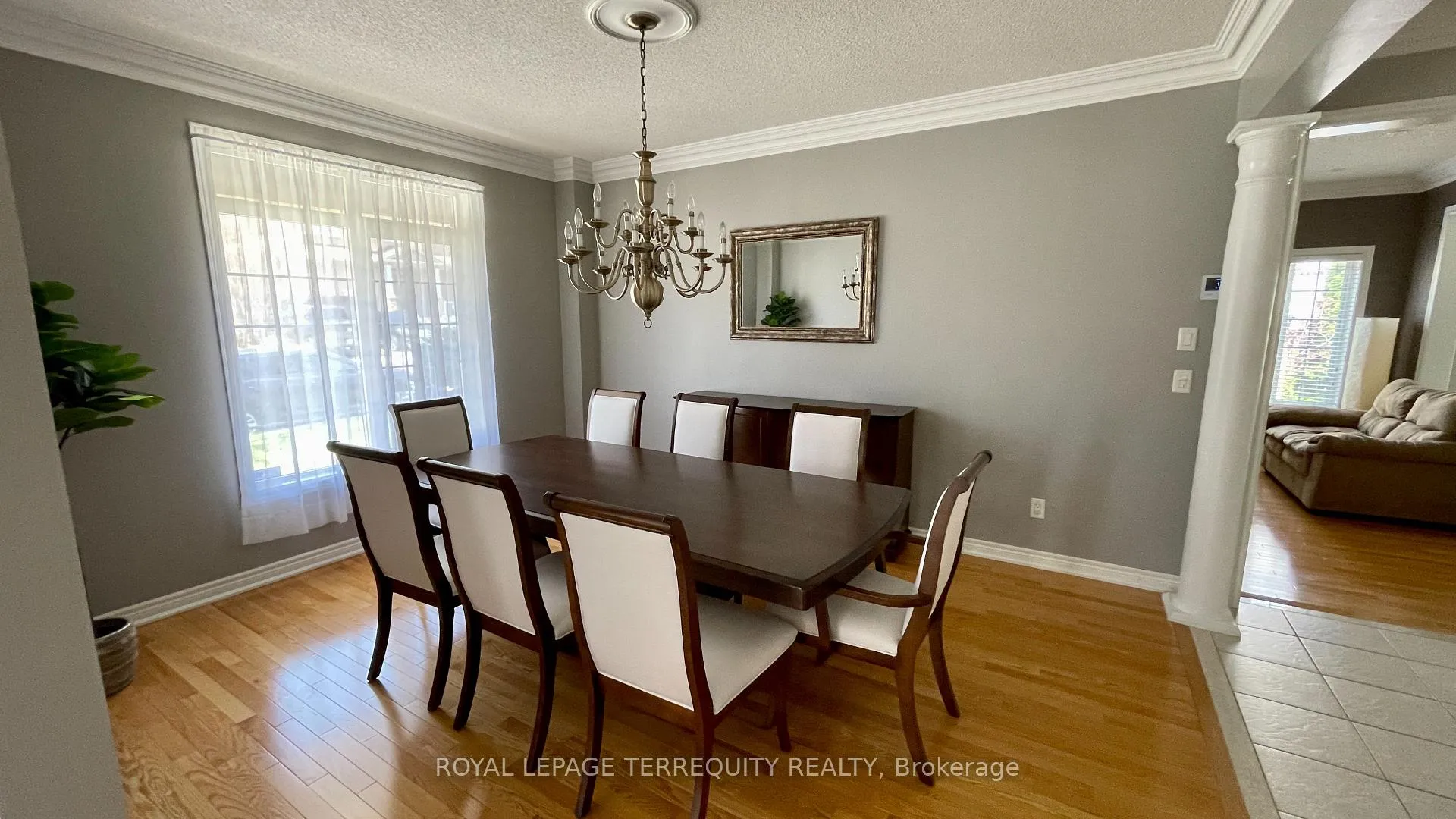 Photo 9 of 2114 Helmsley Avenue, Oakville, Westmount — HOMEH