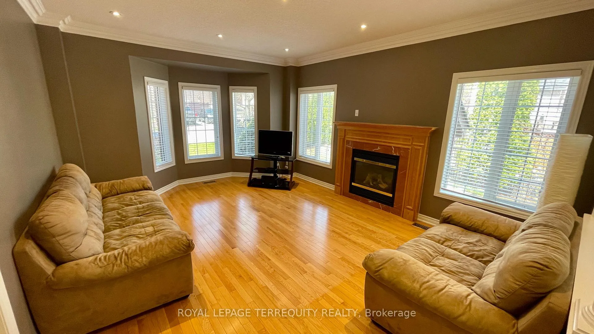 Photo 10 of 2114 Helmsley Avenue, Oakville, Westmount — HOMEH