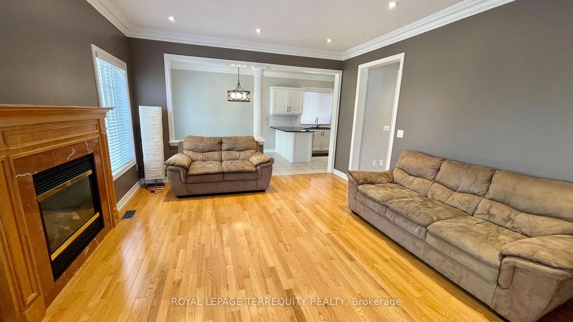 Photo 11 of 2114 Helmsley Avenue, Oakville, Westmount — HOMEH