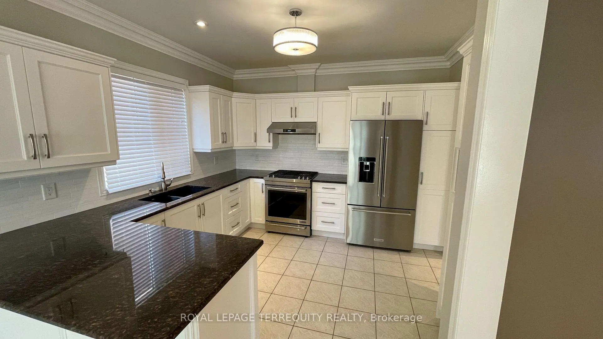 Photo 14 of 2114 Helmsley Avenue, Oakville, Westmount — HOMEH