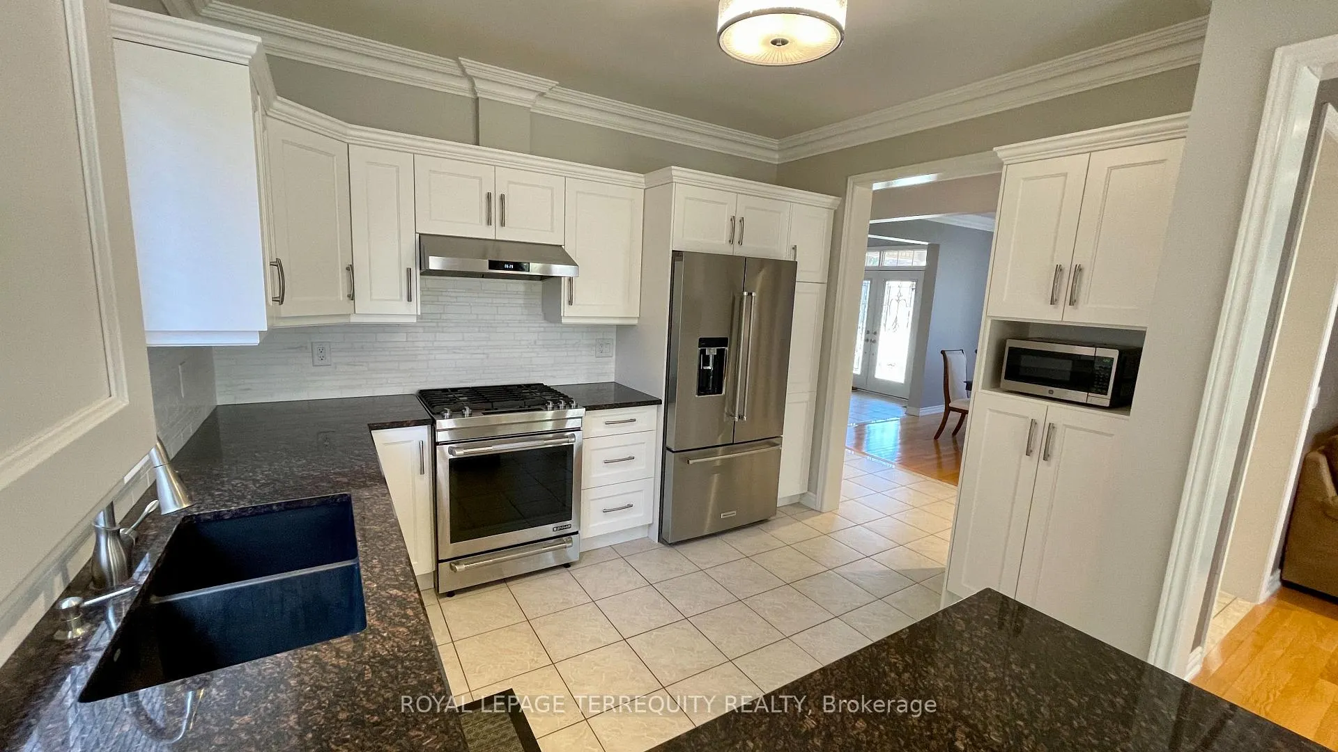Photo 15 of 2114 Helmsley Avenue, Oakville, Westmount — HOMEH