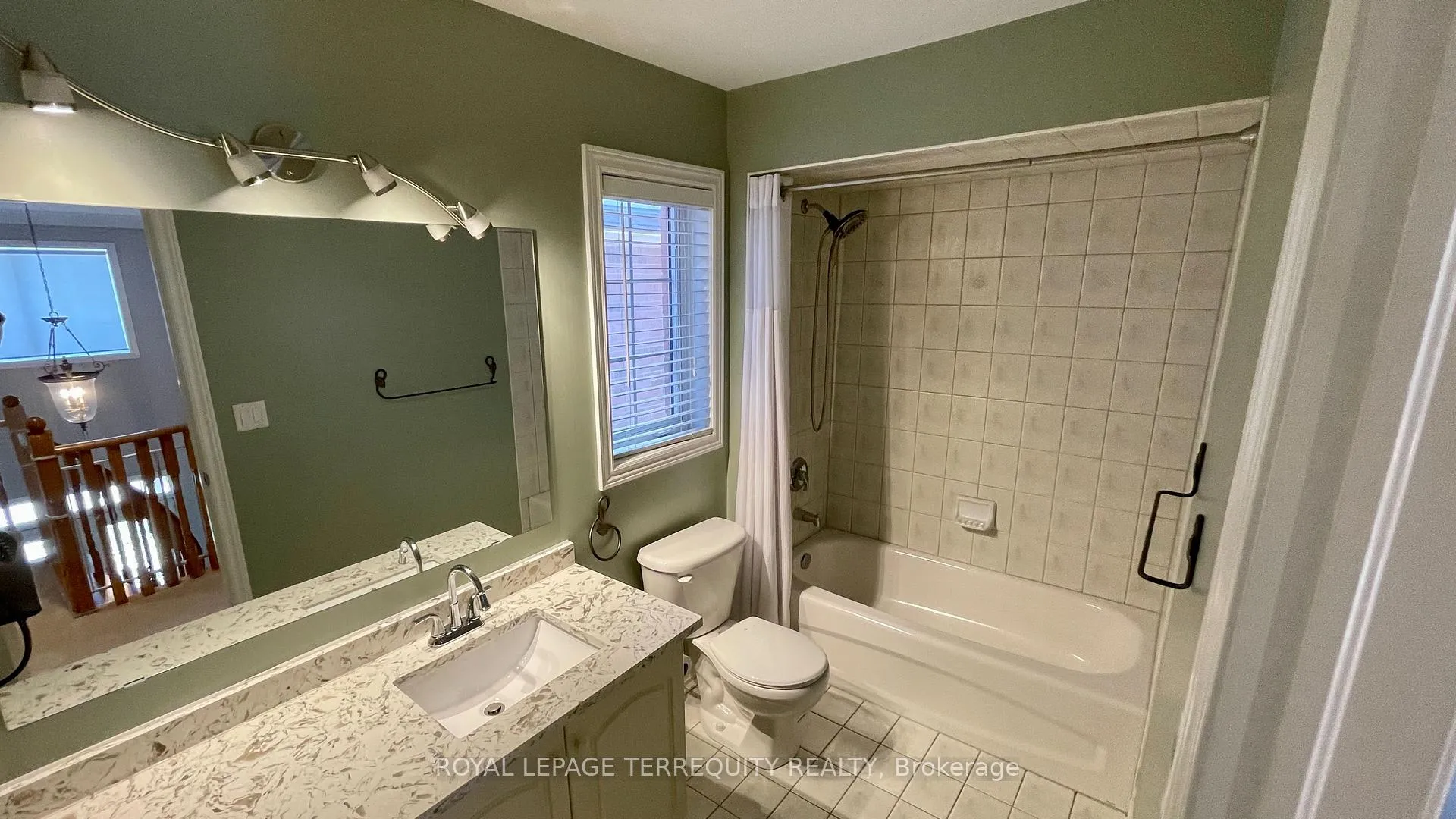 Photo 18 of 2114 Helmsley Avenue, Oakville, Westmount — HOMEH