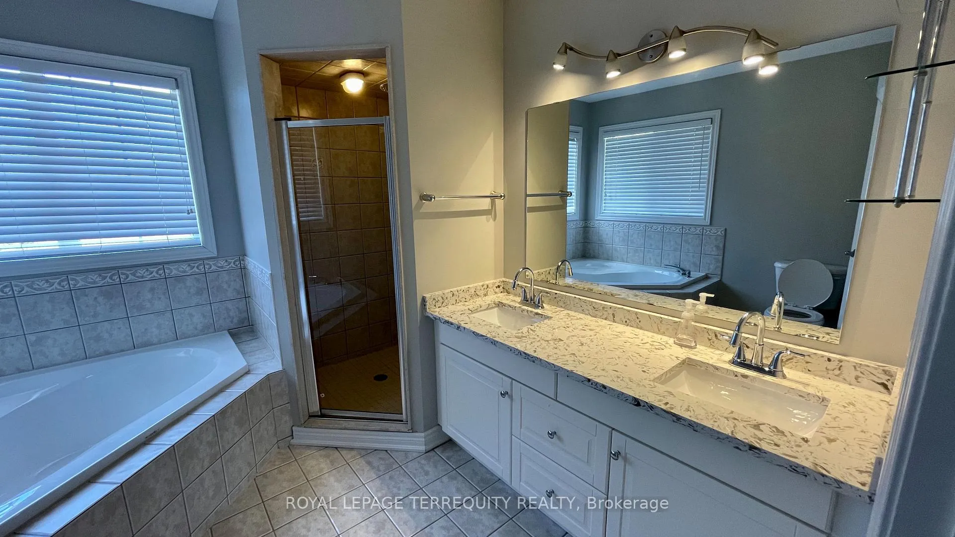 Photo 29 of 2114 Helmsley Avenue, Oakville, Westmount — HOMEH