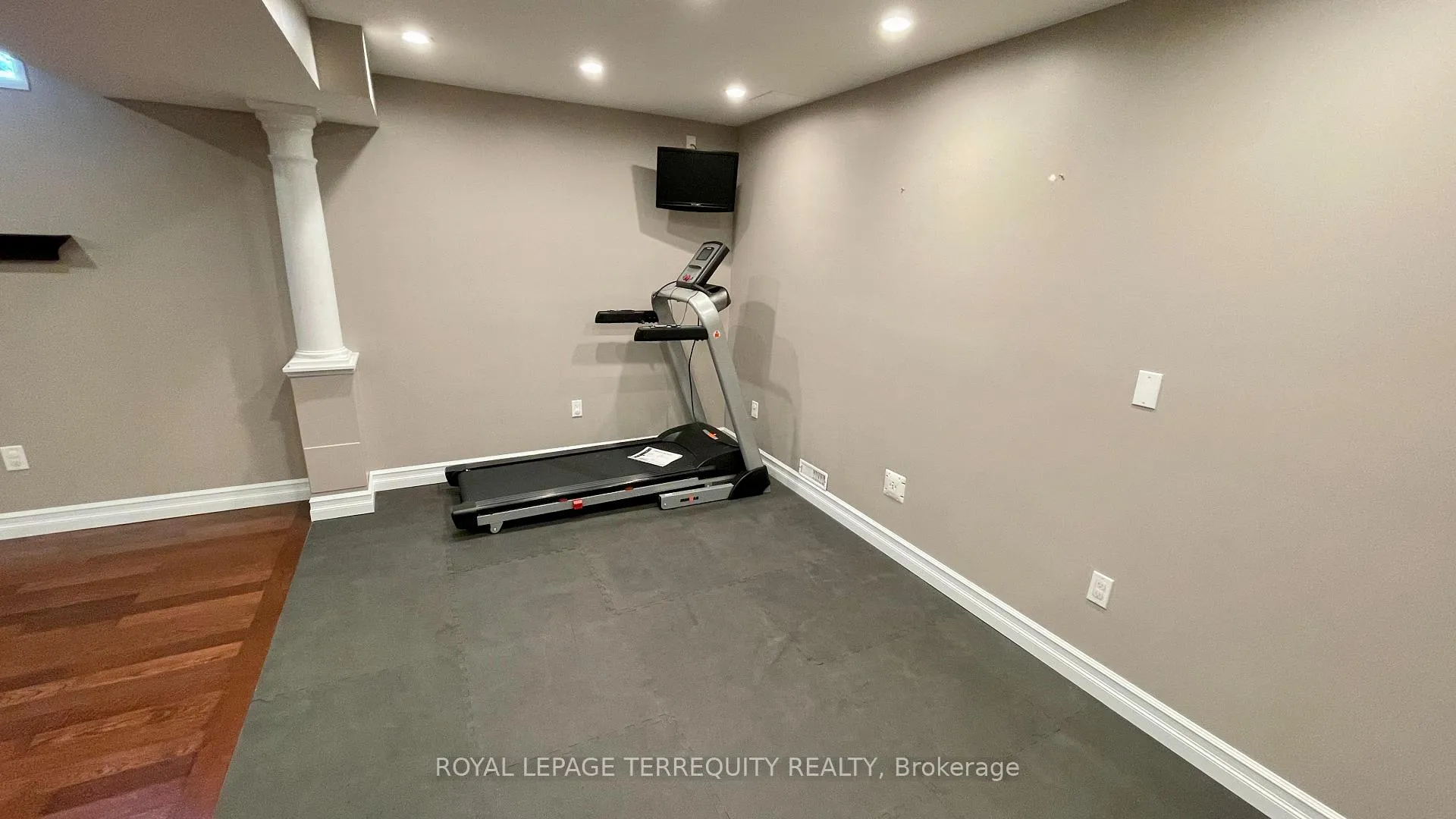 Photo 36 of 2114 Helmsley Avenue, Oakville, Westmount — HOMEH