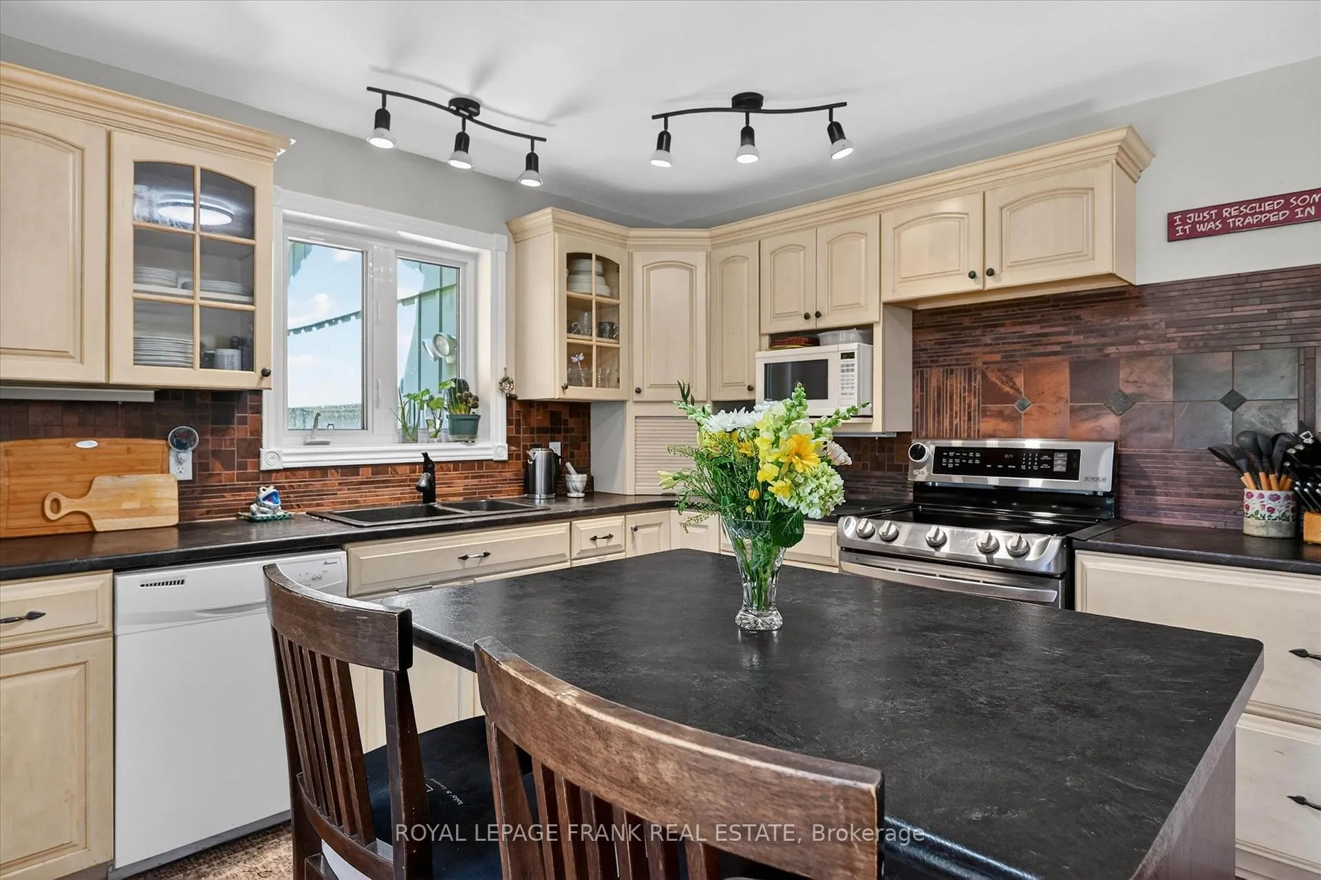 Photo 10 of 187 River Lane, Douro-Dummer — HOMEH