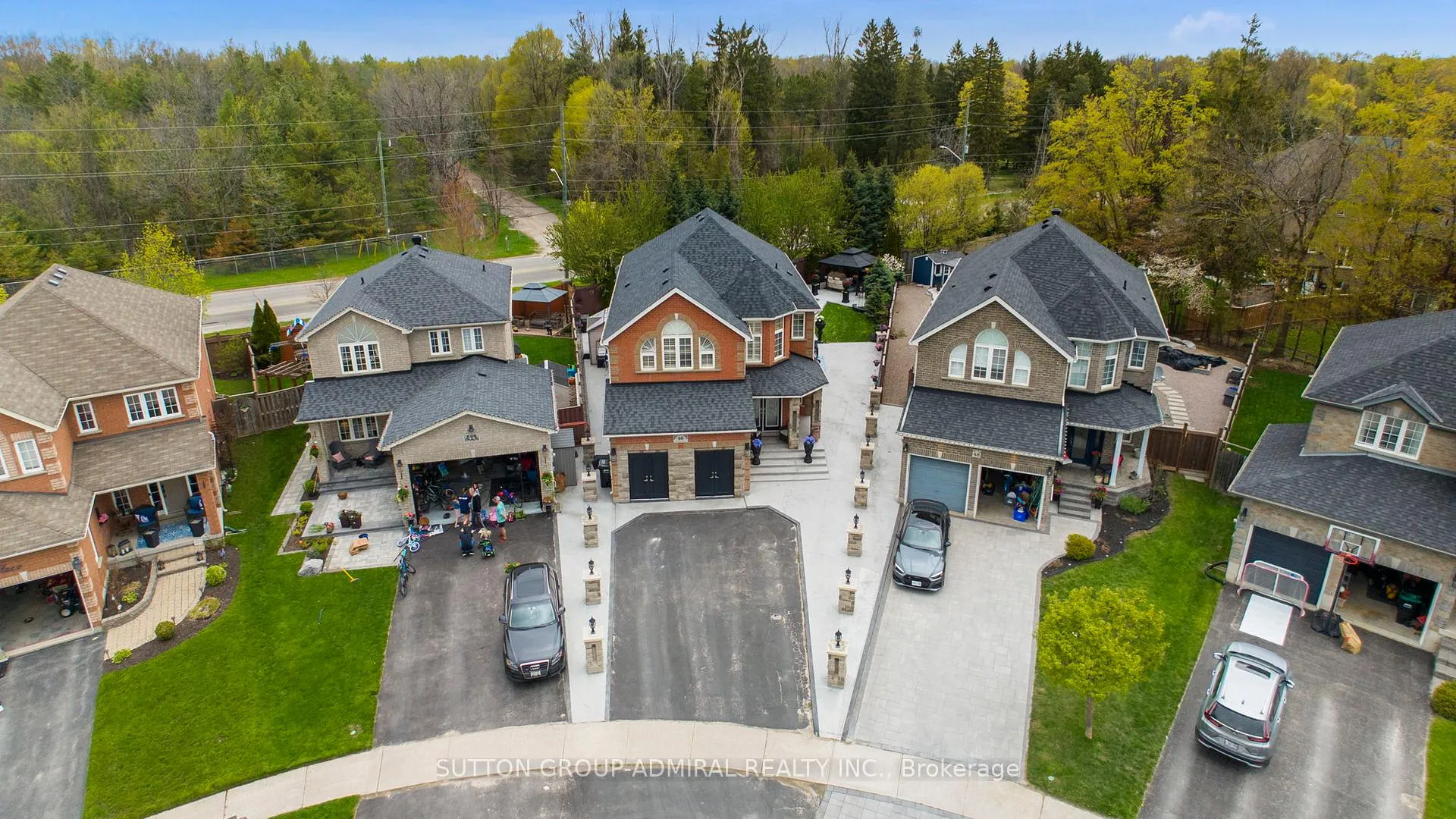 Photo 2 of 46 Balmoral Place, Barrie, Innis-Shore — HOMEH