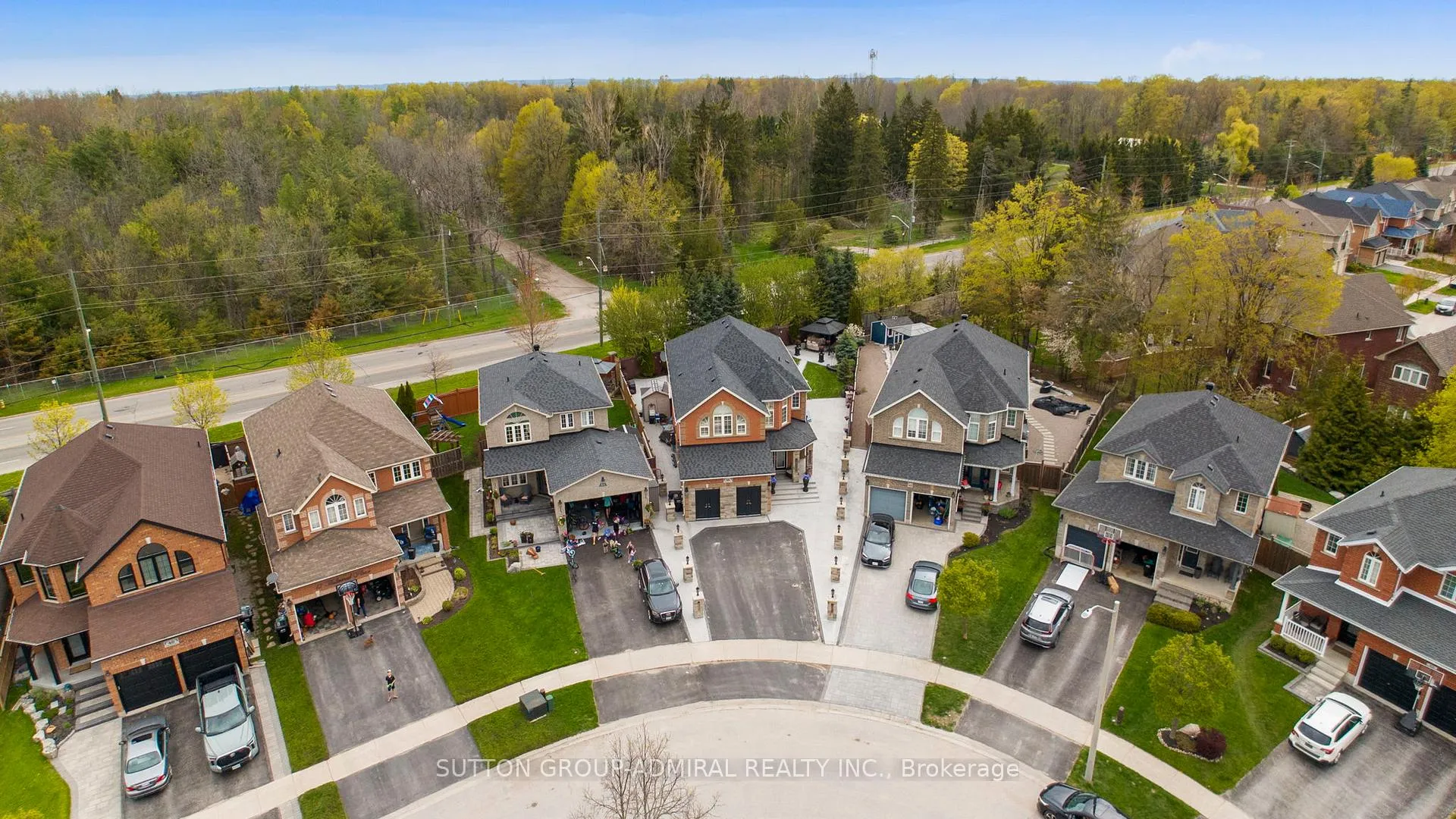 Photo 13 of 46 Balmoral Place, Barrie, Innis-Shore — HOMEH