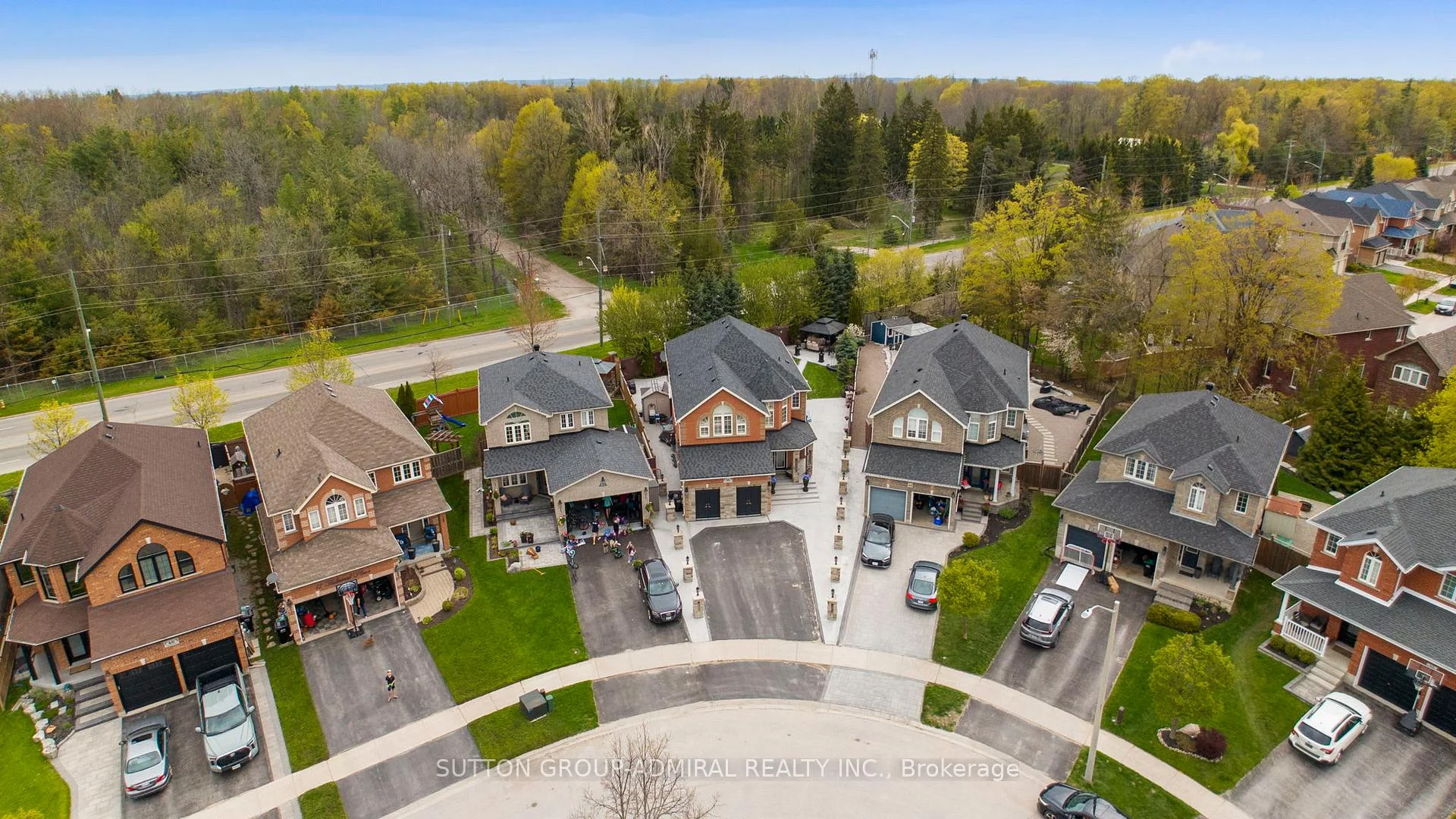 Photo 7 of 46 Balmoral Place, Barrie, Innis-Shore — HOMEH
