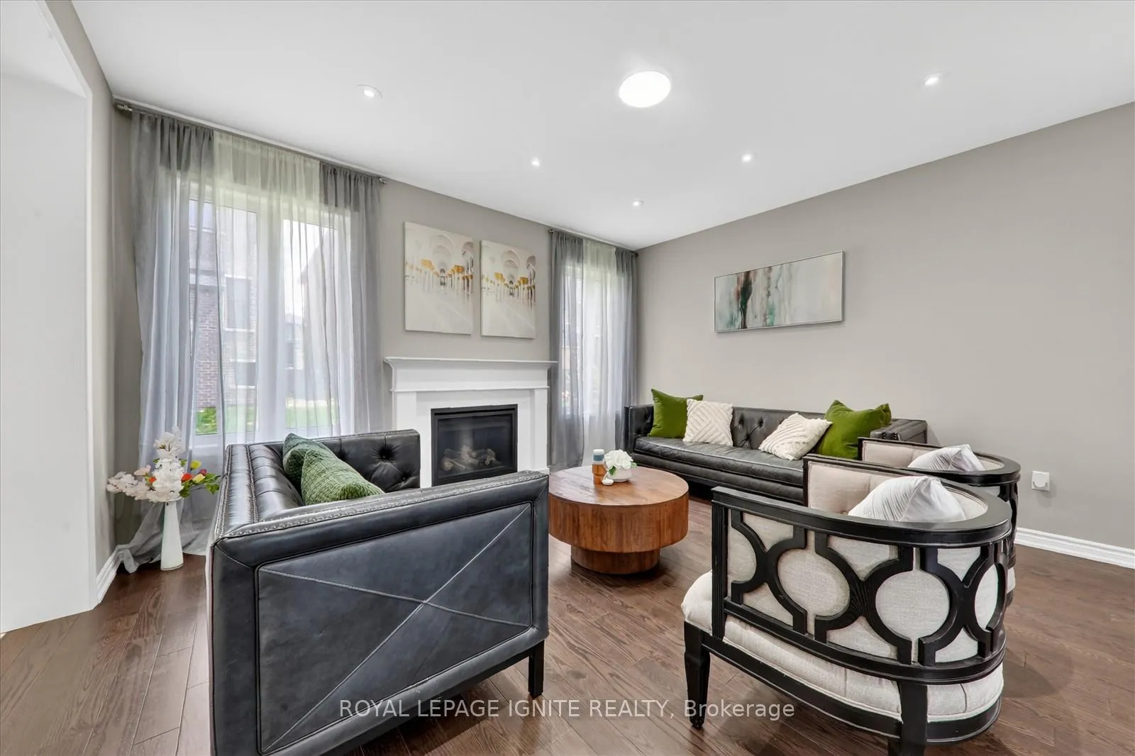 Photo 2 of 2835 Foxden Square, Pickering, Rural Pickering — HOMEH