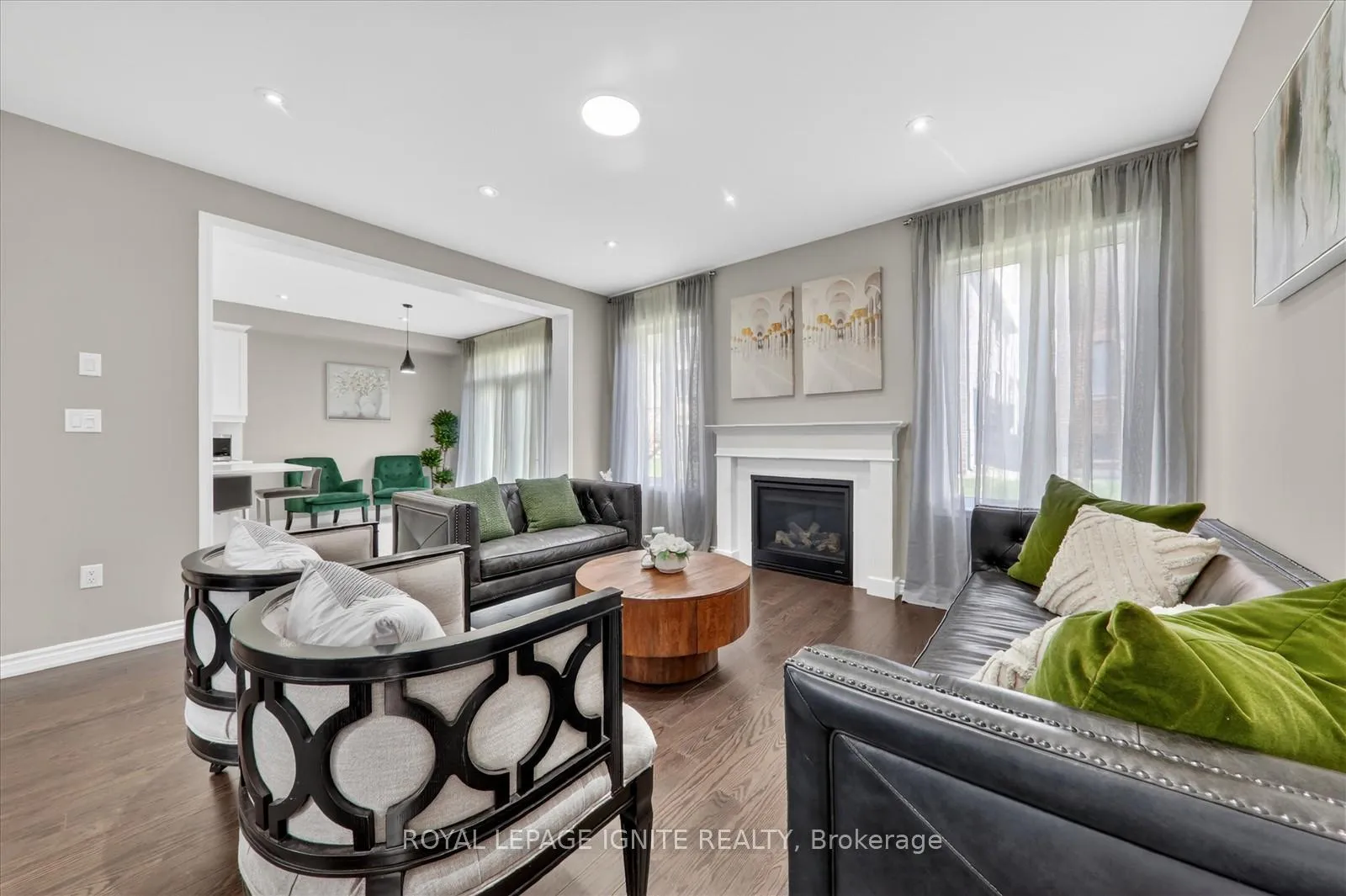 Photo 3 of 2835 Foxden Square, Pickering, Rural Pickering — HOMEH