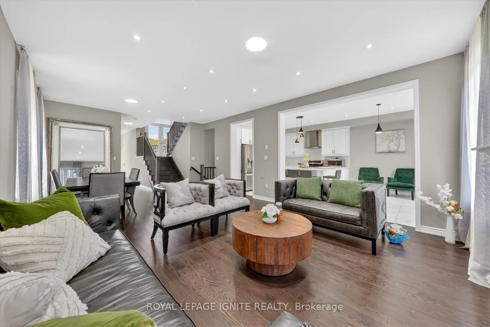 Photo 5 of 2835 Foxden Square, Pickering, Rural Pickering — HOMEH
