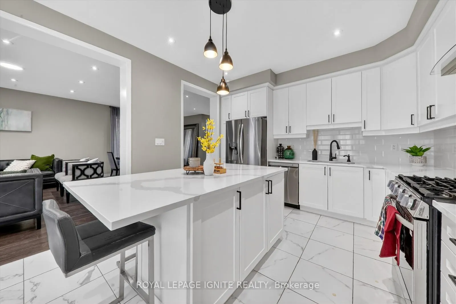 Photo 7 of 2835 Foxden Square, Pickering, Rural Pickering — HOMEH