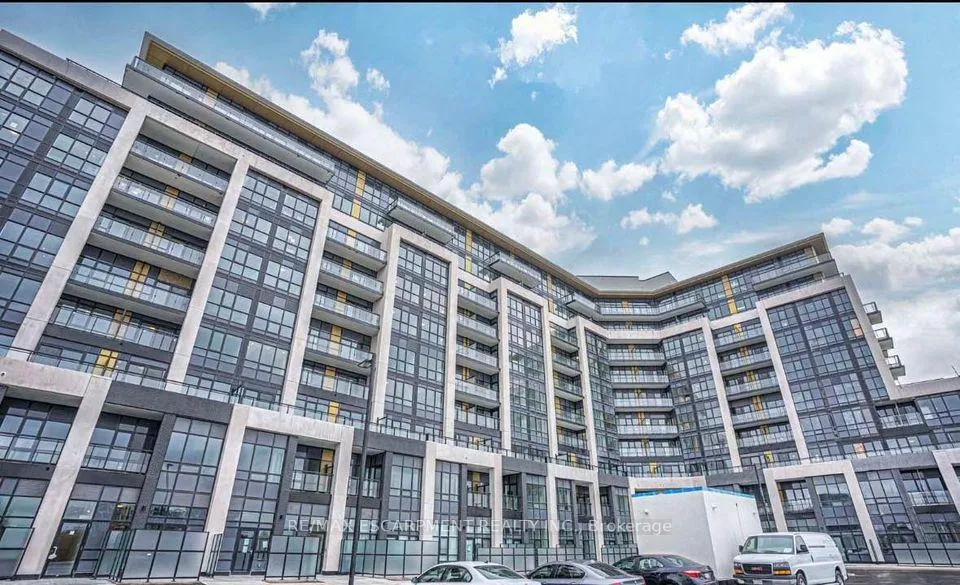 Front of Unit 734, 395 Dundas Street W