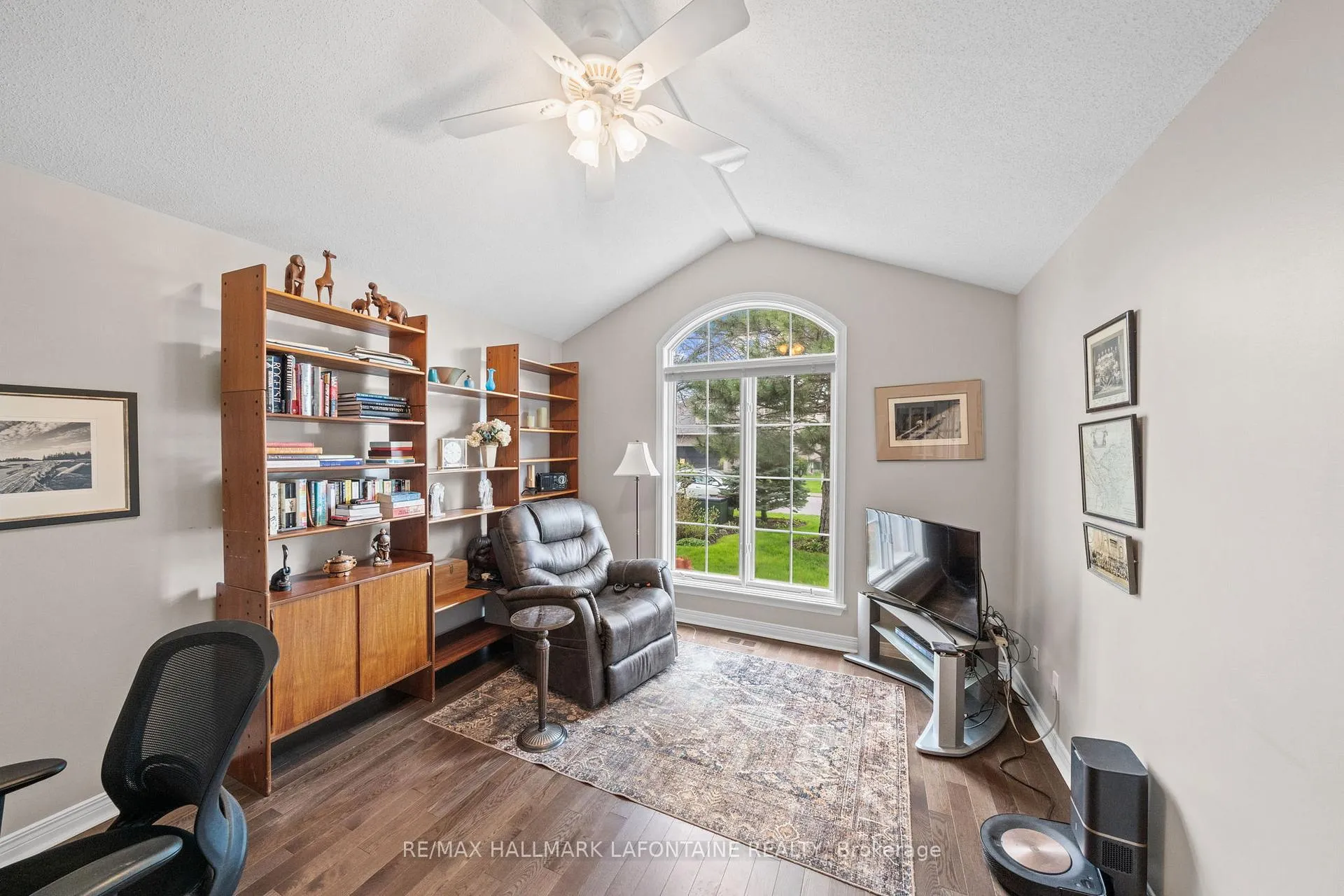 Photo 4 of 4303 Totem Drive, Ottawa, Riverside South/Gloucester Glen — HOMEH