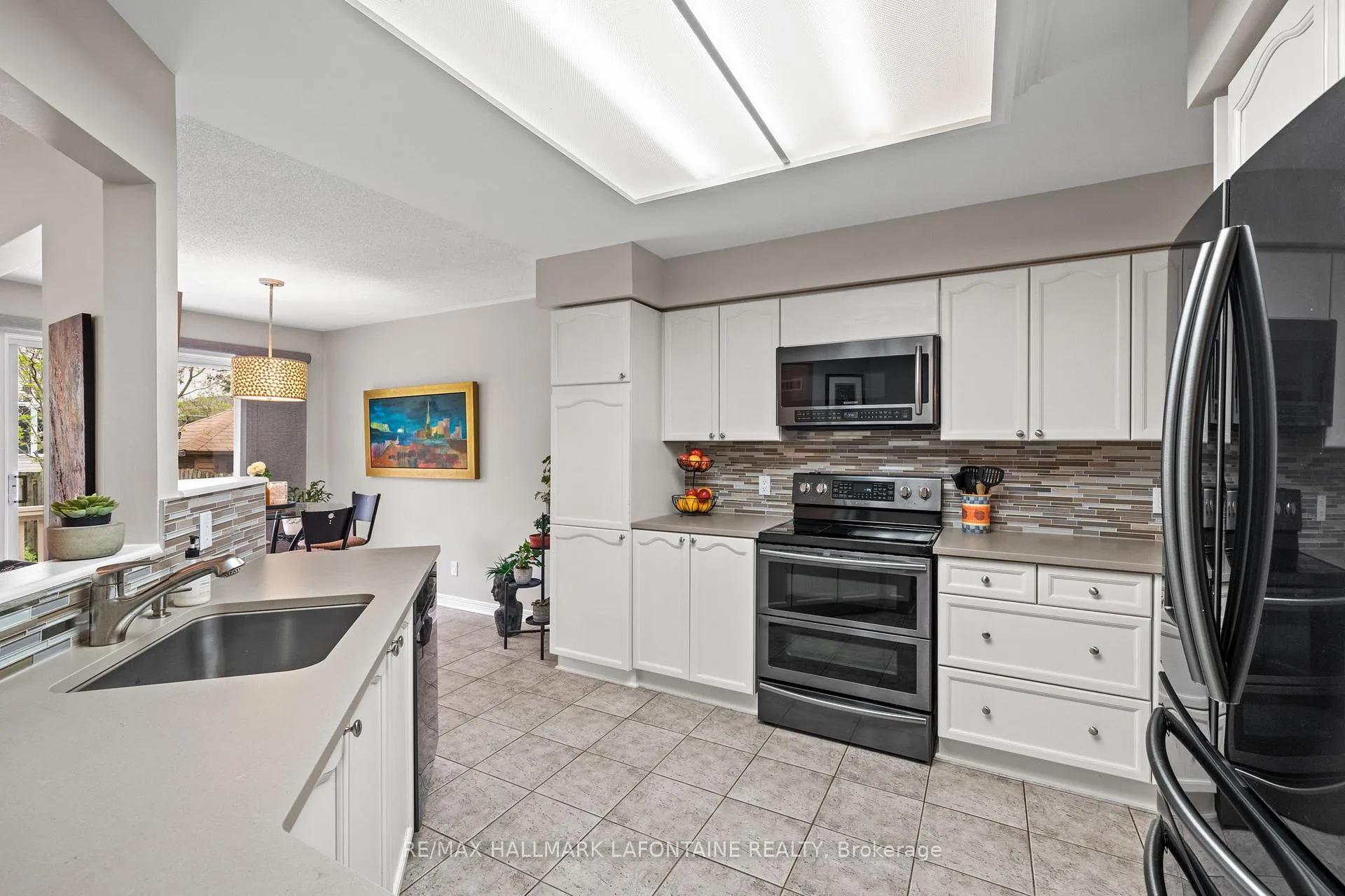 Photo 9 of 4303 Totem Drive, Ottawa, Riverside South/Gloucester Glen — HOMEH