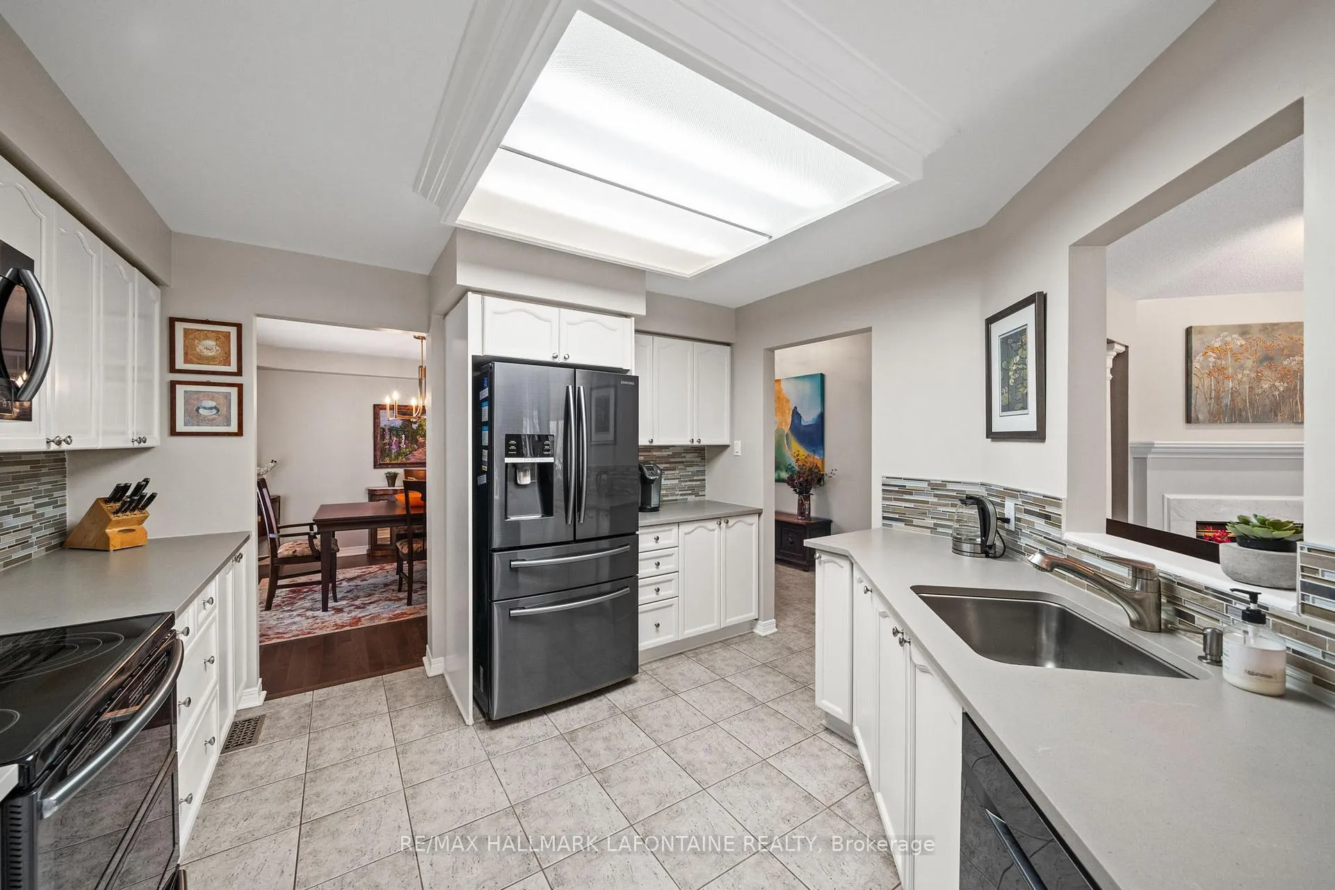 Photo 11 of 4303 Totem Drive, Ottawa, Riverside South/Gloucester Glen — HOMEH