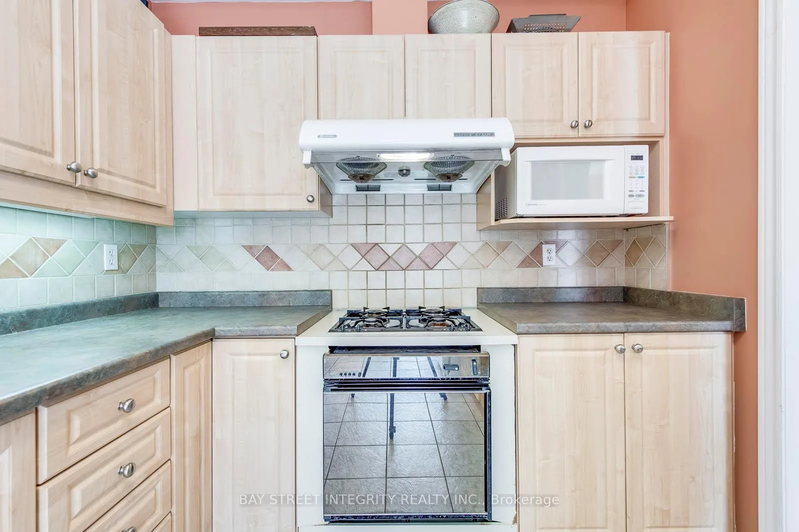 Photo 14 of 5326 Dryden Avenue, Burlington, Rose — HOMEH