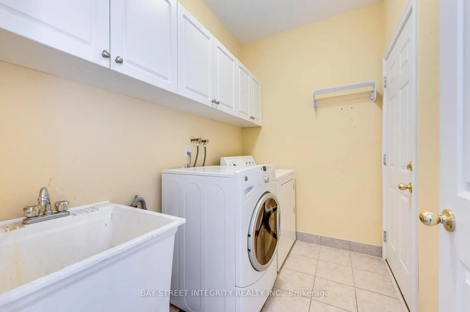 Photo 18 of 5326 Dryden Avenue, Burlington, Rose — HOMEH