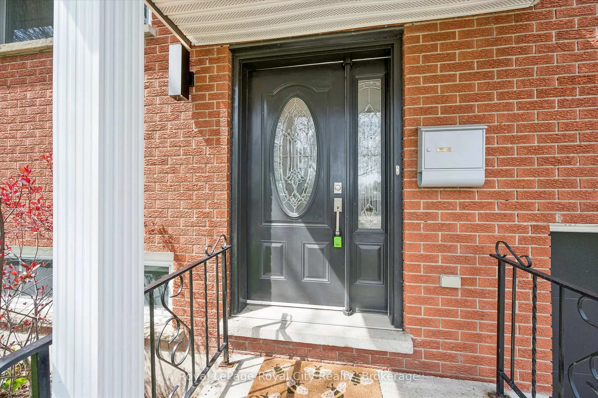 Photo 2 of 637 Cedargrove Place, Waterloo — HOMEH