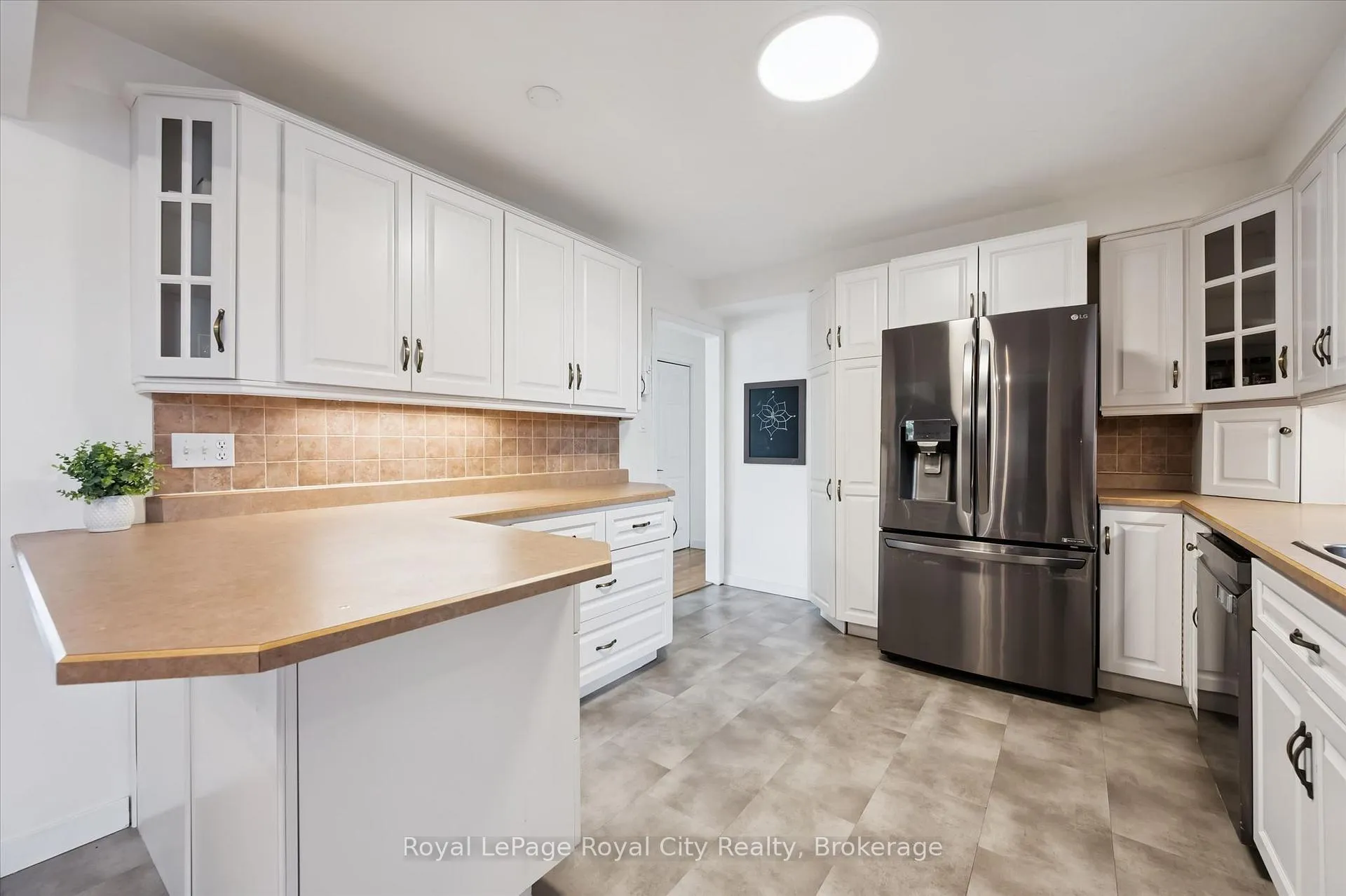Photo 15 of 637 Cedargrove Place, Waterloo — HOMEH