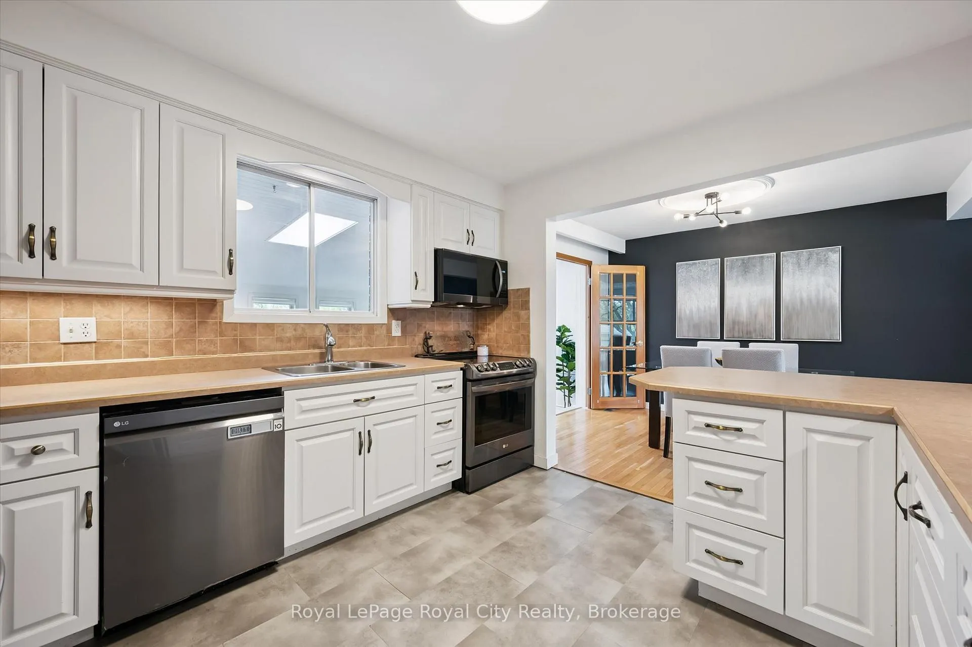 Photo 16 of 637 Cedargrove Place, Waterloo — HOMEH