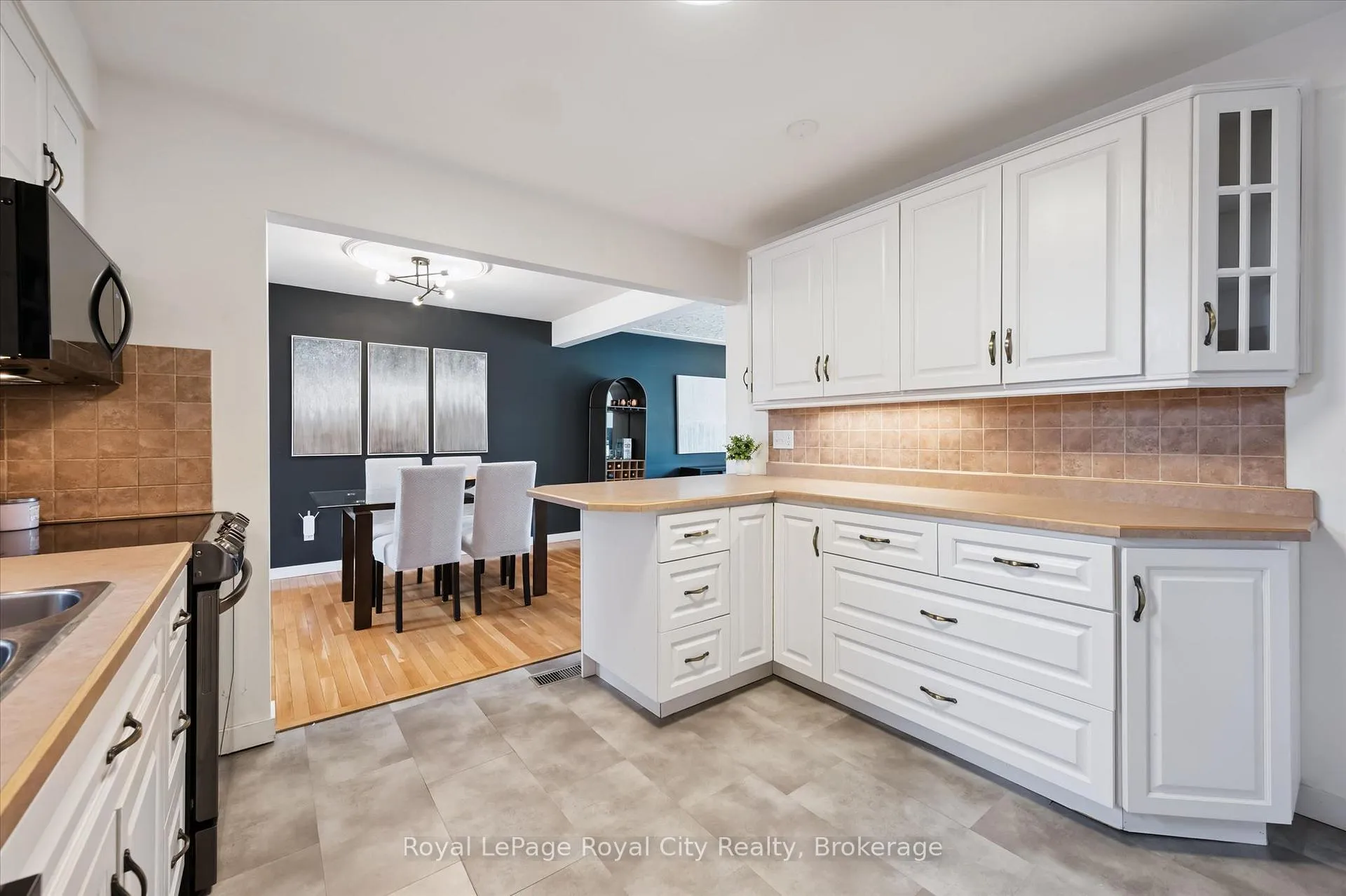 Photo 17 of 637 Cedargrove Place, Waterloo — HOMEH