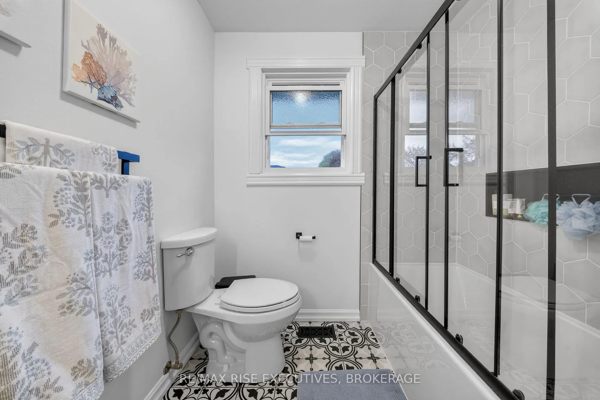 Photo 18 of 931 Lincoln Drive, Kingston, South of Taylor-Kidd Blvd — HOMEH