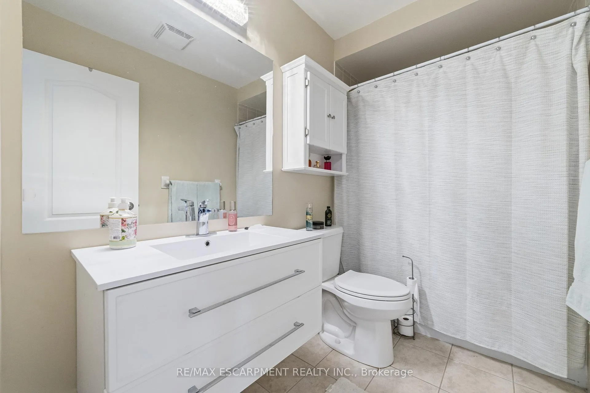 Photo 5 of Unit 6, 24 Kenyon Crescent, Grimsby, Grimsby East — HOMEH