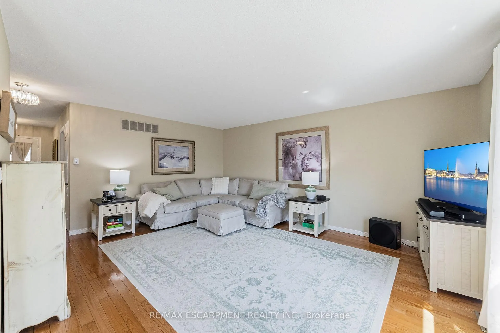 Photo 11 of Unit 6, 24 Kenyon Crescent, Grimsby, Grimsby East — HOMEH