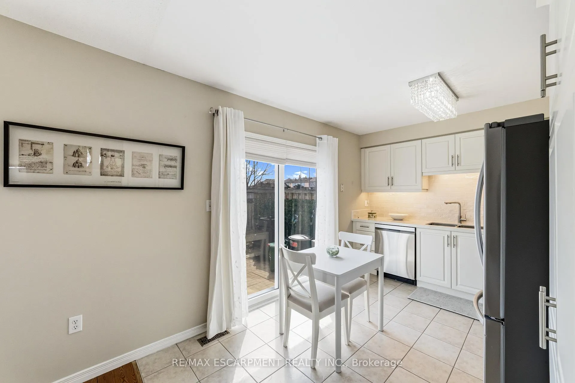 Photo 13 of Unit 6, 24 Kenyon Crescent, Grimsby, Grimsby East — HOMEH
