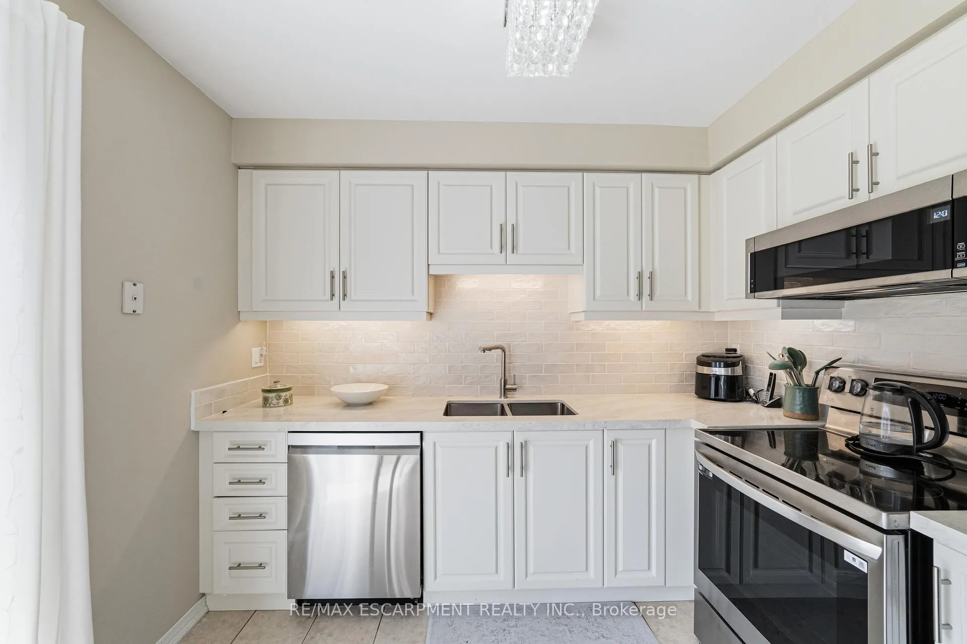 Photo 15 of Unit 6, 24 Kenyon Crescent, Grimsby, Grimsby East — HOMEH