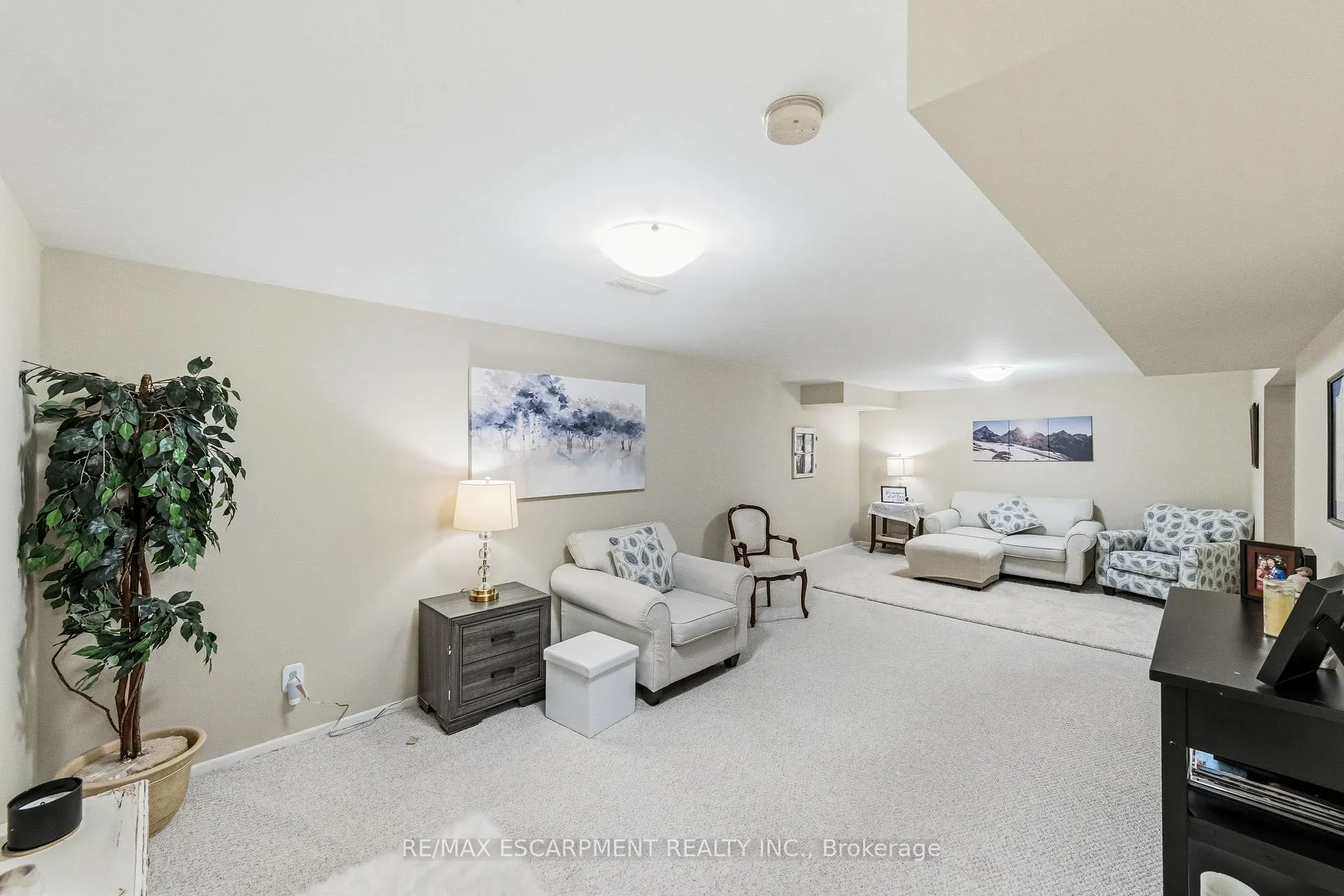 Photo 19 of Unit 6, 24 Kenyon Crescent, Grimsby, Grimsby East — HOMEH