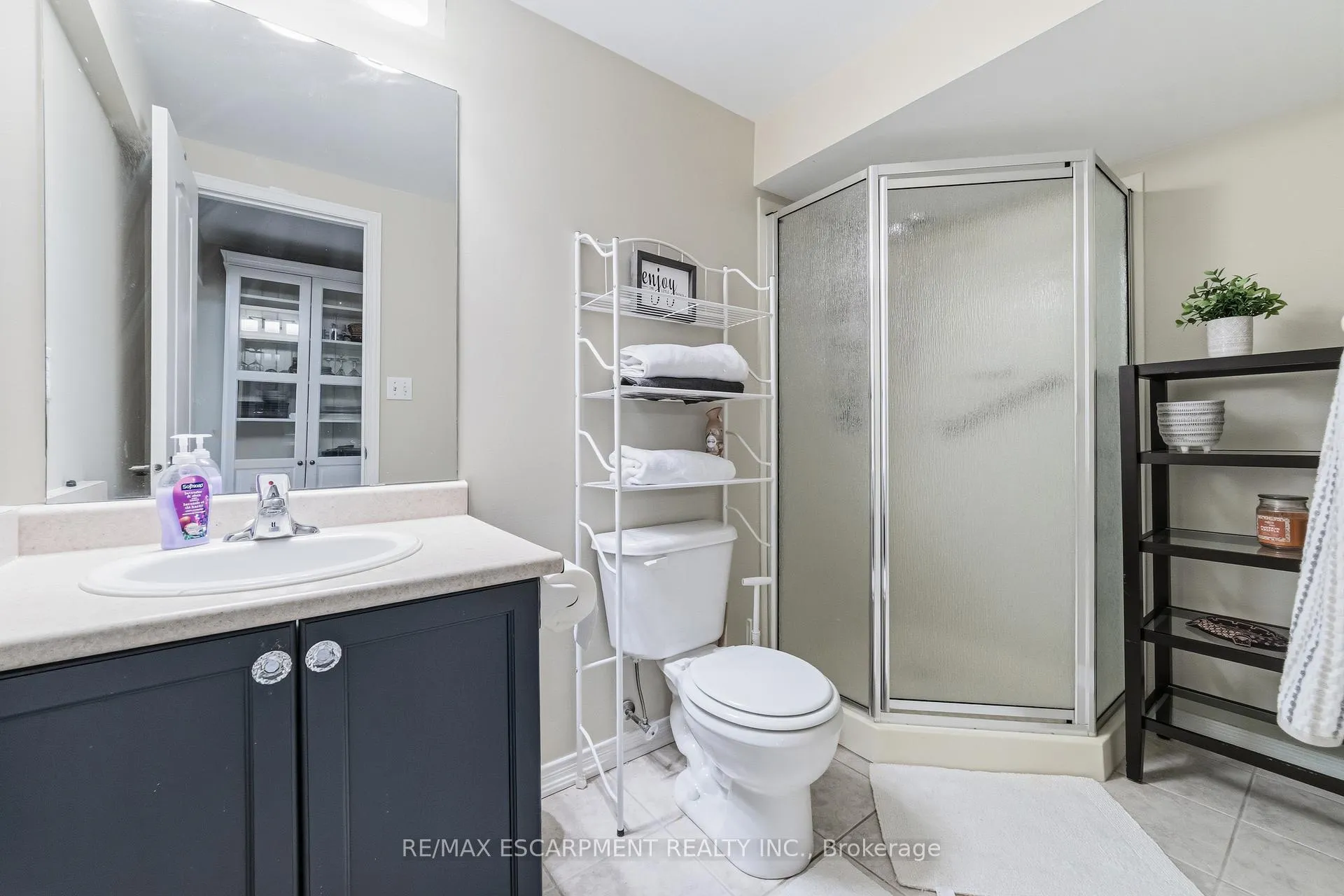 Photo 24 of Unit 6, 24 Kenyon Crescent, Grimsby, Grimsby East — HOMEH