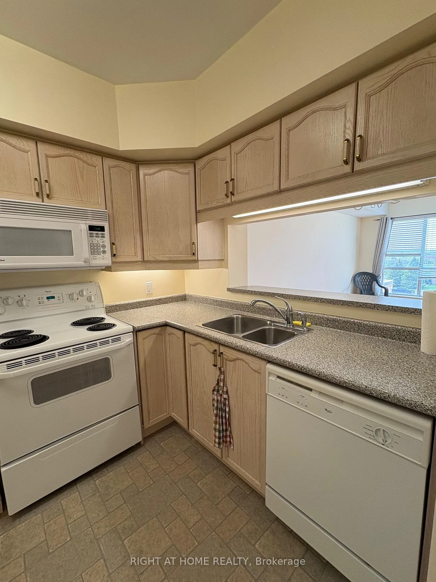 Photo 2 of Unit 403, 94 Dean Avenue, Barrie, Painswick South — HOMEH