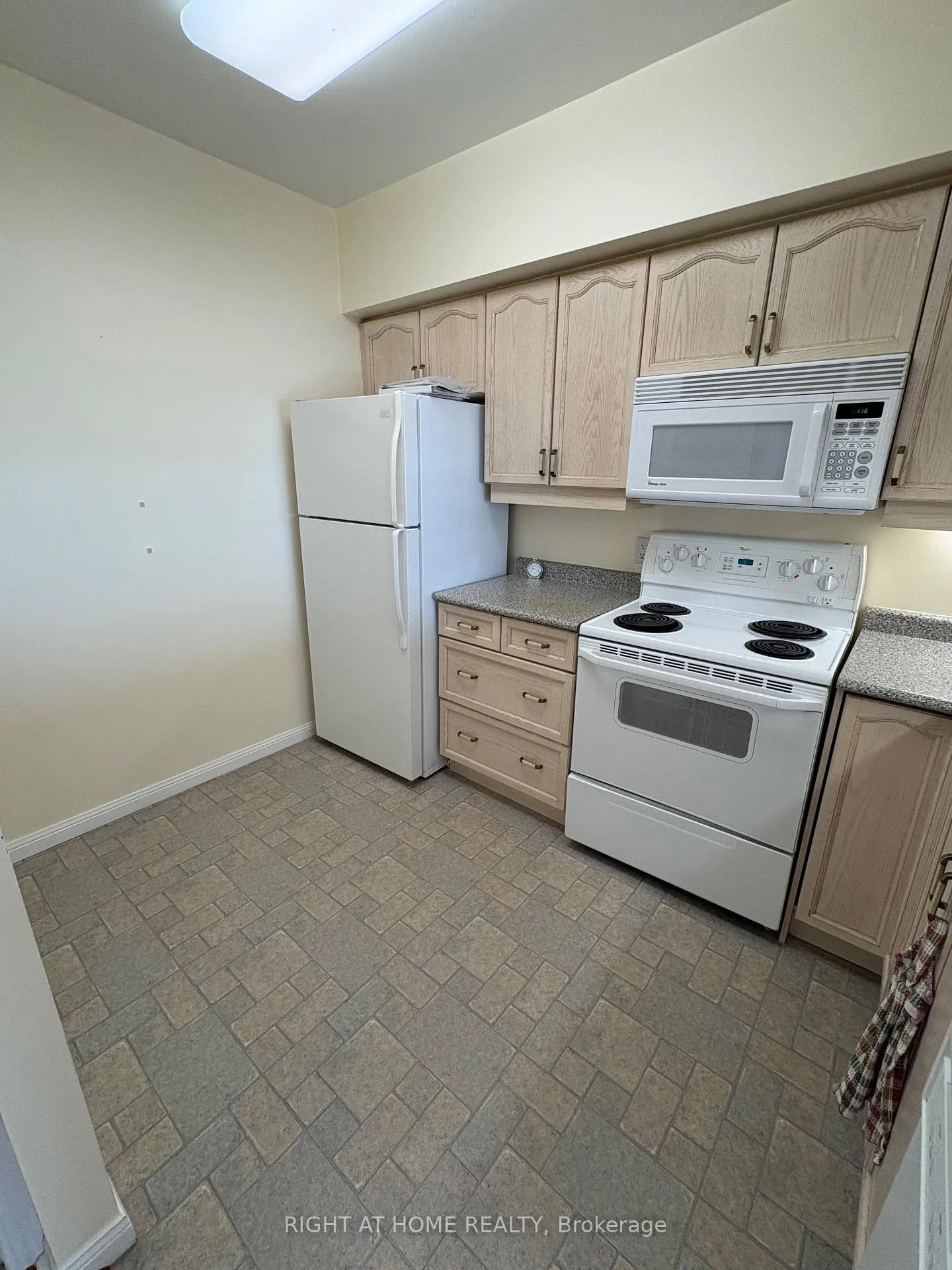 Photo 3 of Unit 403, 94 Dean Avenue, Barrie, Painswick South — HOMEH