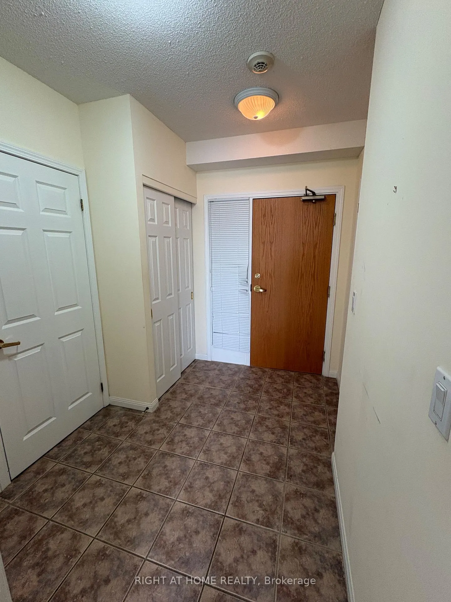 Photo 5 of Unit 403, 94 Dean Avenue, Barrie, Painswick South — HOMEH