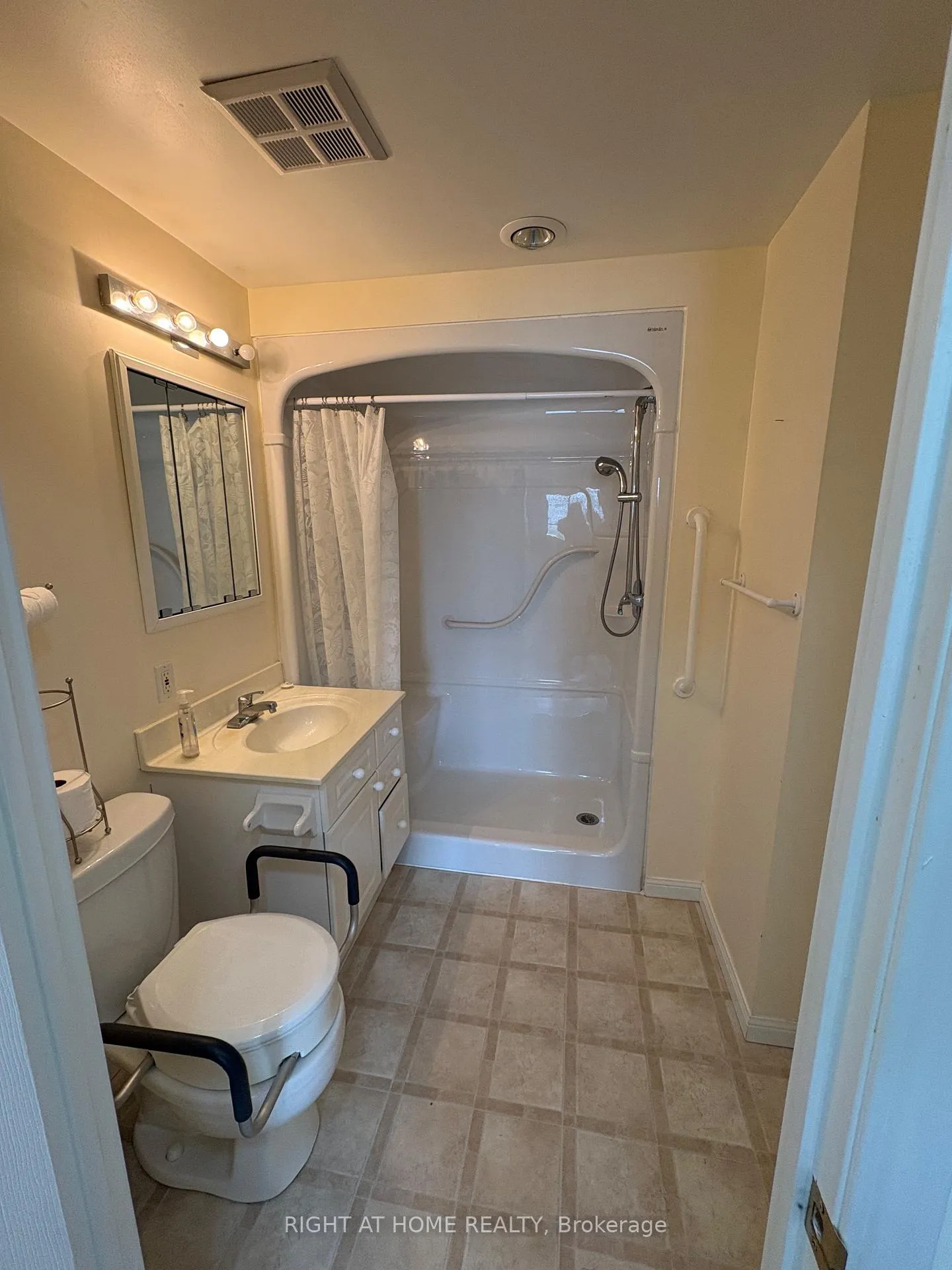 Photo 7 of Unit 403, 94 Dean Avenue, Barrie, Painswick South — HOMEH