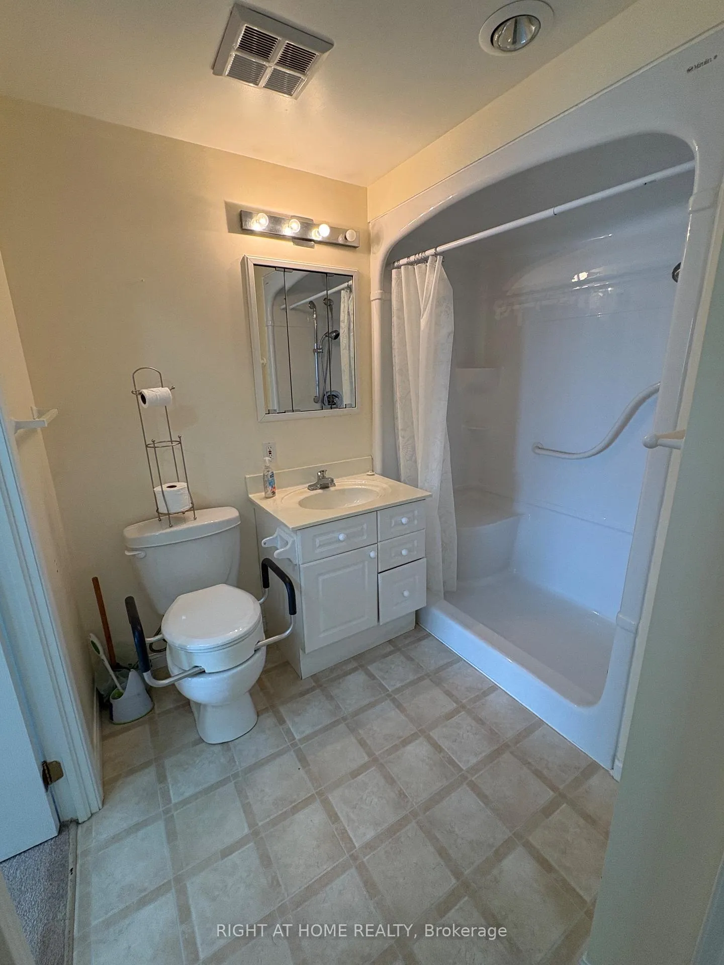 Photo 8 of Unit 403, 94 Dean Avenue, Barrie, Painswick South — HOMEH