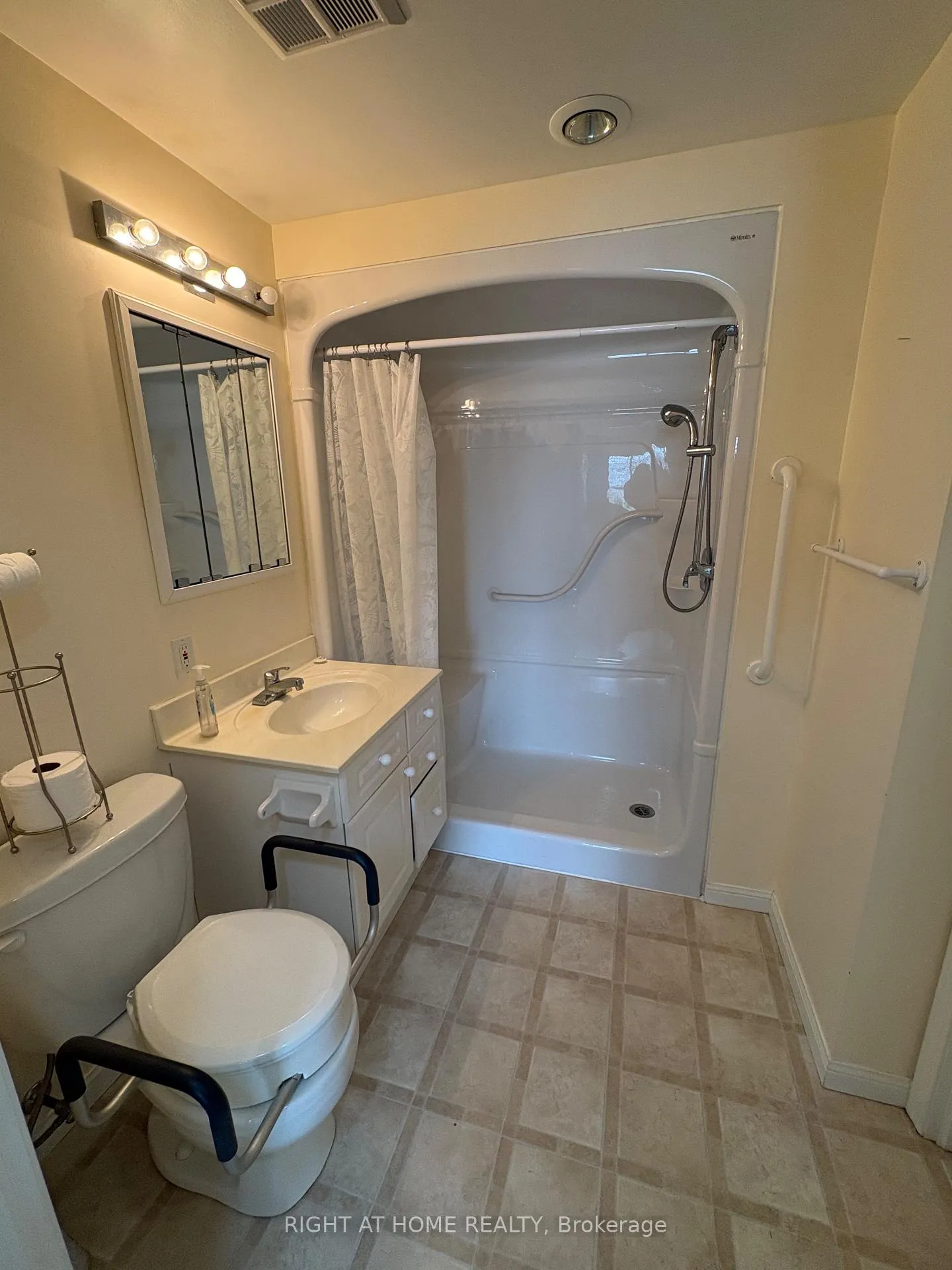 Photo 11 of Unit 403, 94 Dean Avenue, Barrie, Painswick South — HOMEH