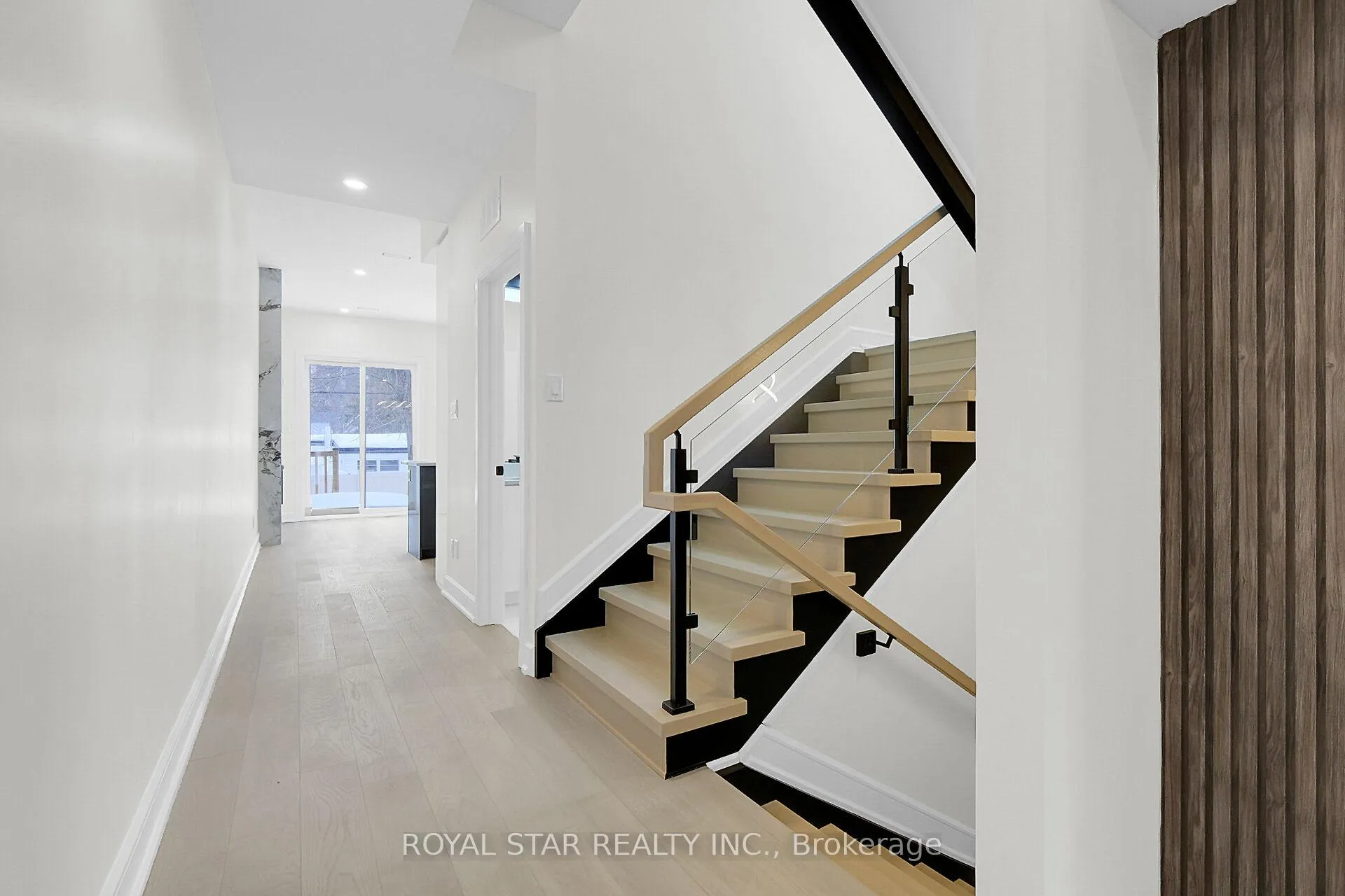 Photo 3 of 553 Mutual Street, Ottawa, Castle Heights — HOMEH