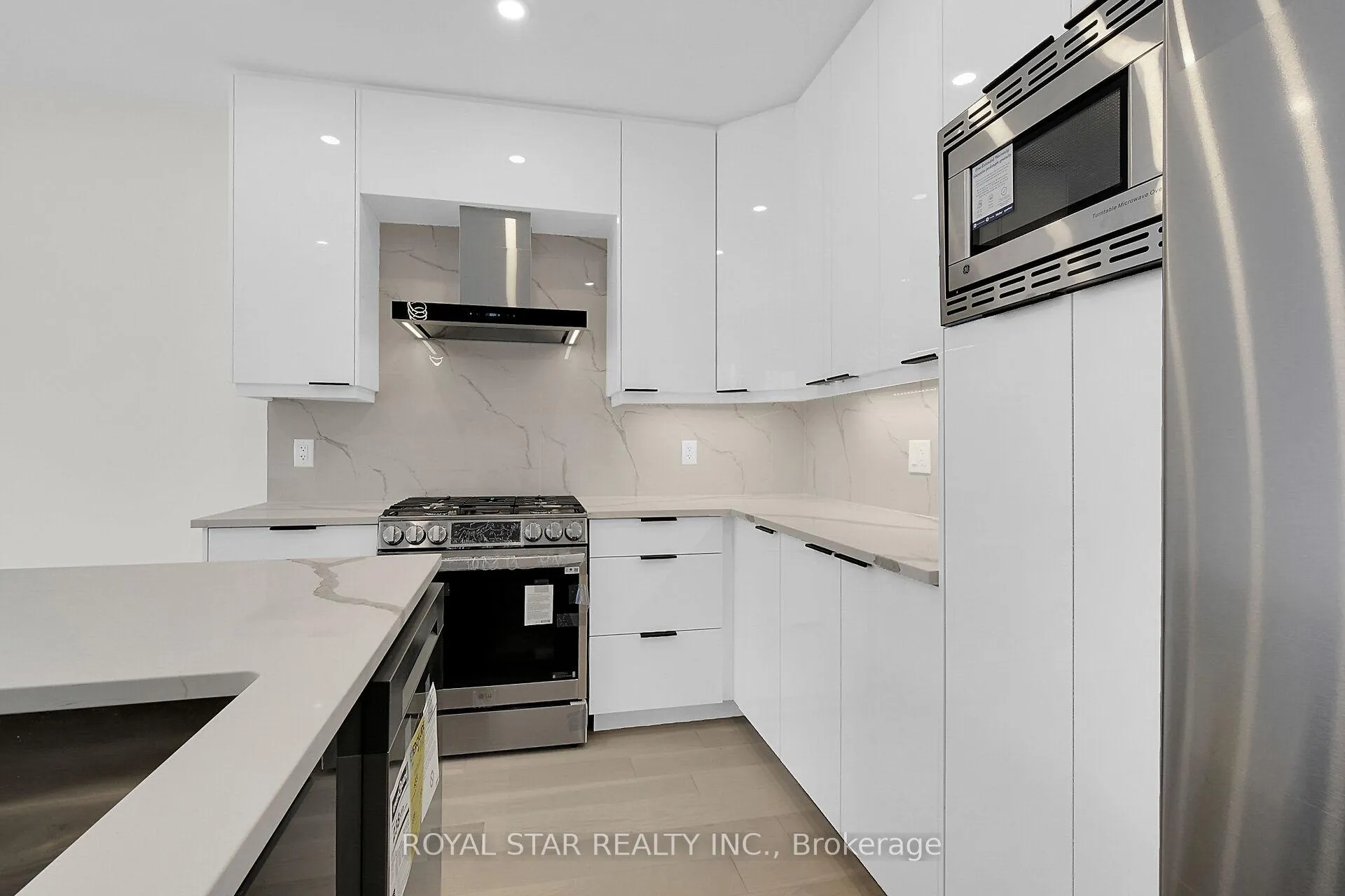 Photo 14 of 553 Mutual Street, Ottawa, Castle Heights — HOMEH