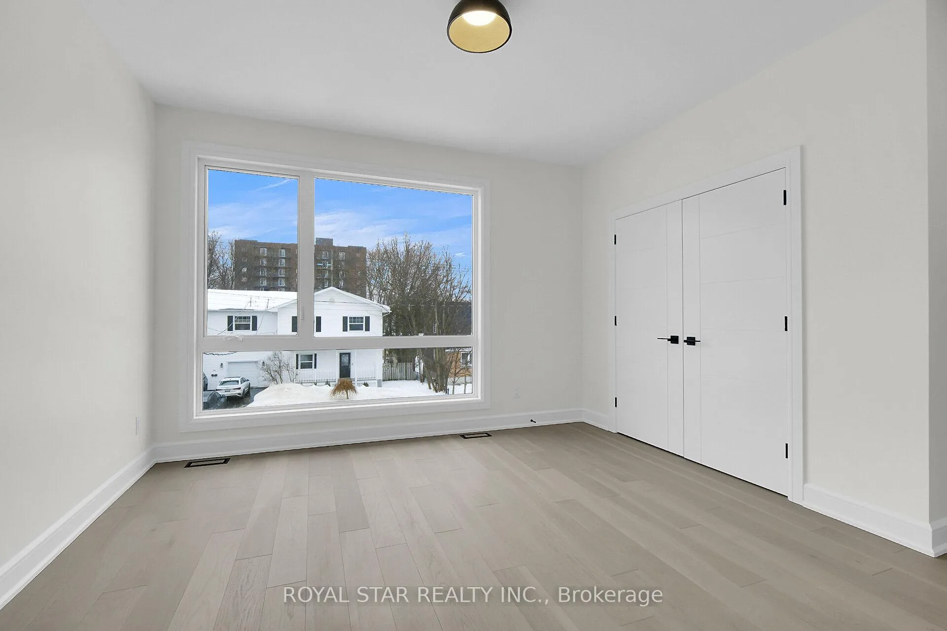 Photo 17 of 553 Mutual Street, Ottawa, Castle Heights — HOMEH