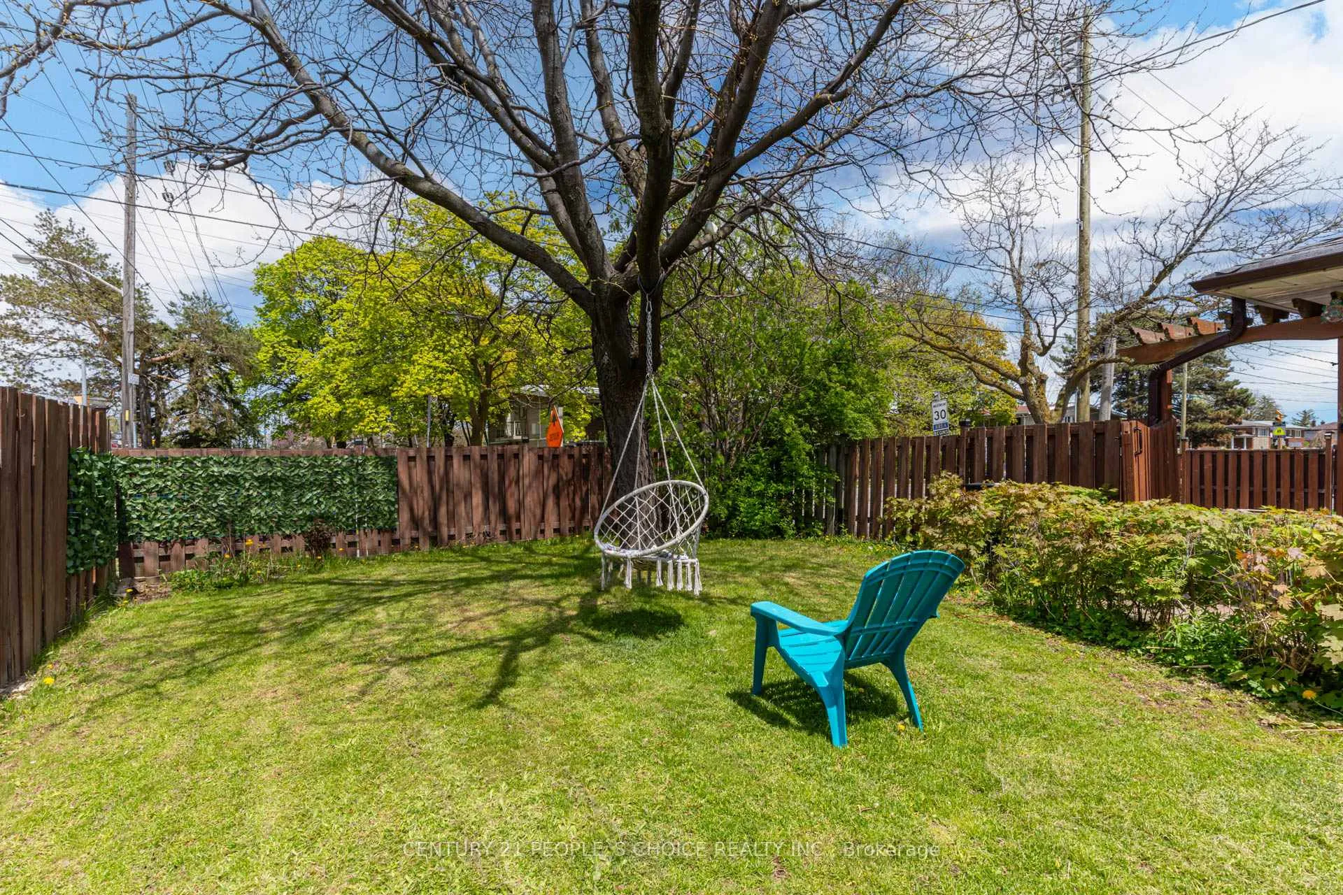 Photo 3 of 91 Golfdown Drive, Etobicoke, Elms-Old Rexdale — HOMEH