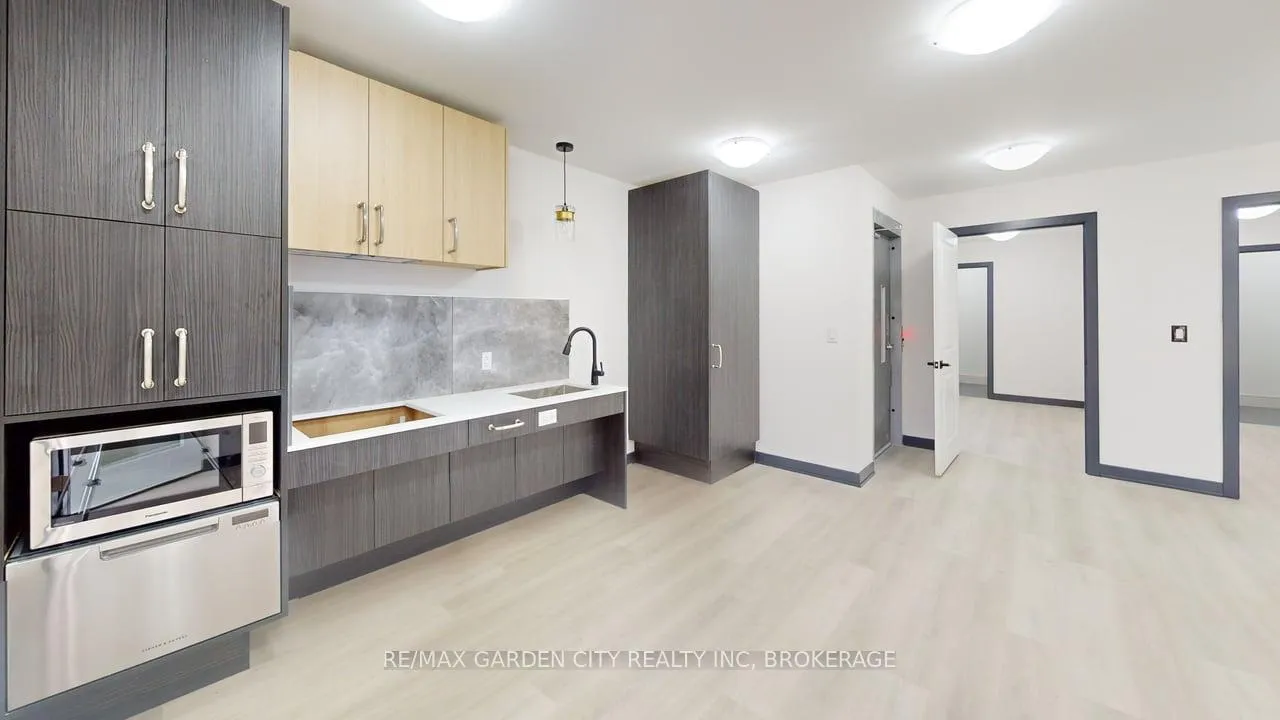 Photo 5 of 729 Queensdale Avenue E, Hamilton, Raleigh — HOMEH