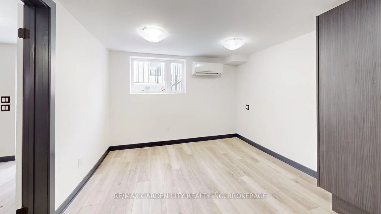 Photo 6 of 729 Queensdale Avenue E, Hamilton, Raleigh — HOMEH