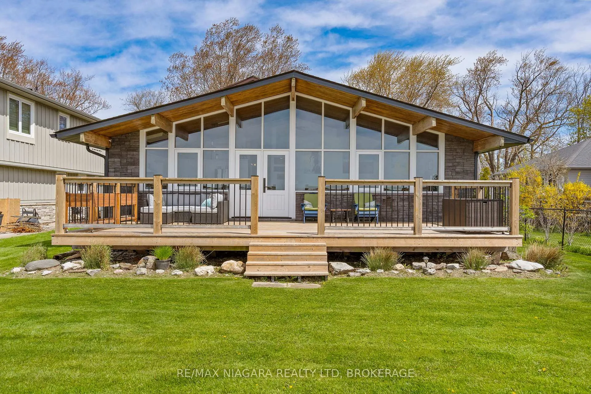 Photo 1 of 10825 Lakeshore Road W, Wainfleet, Lakeshore — HOMEH