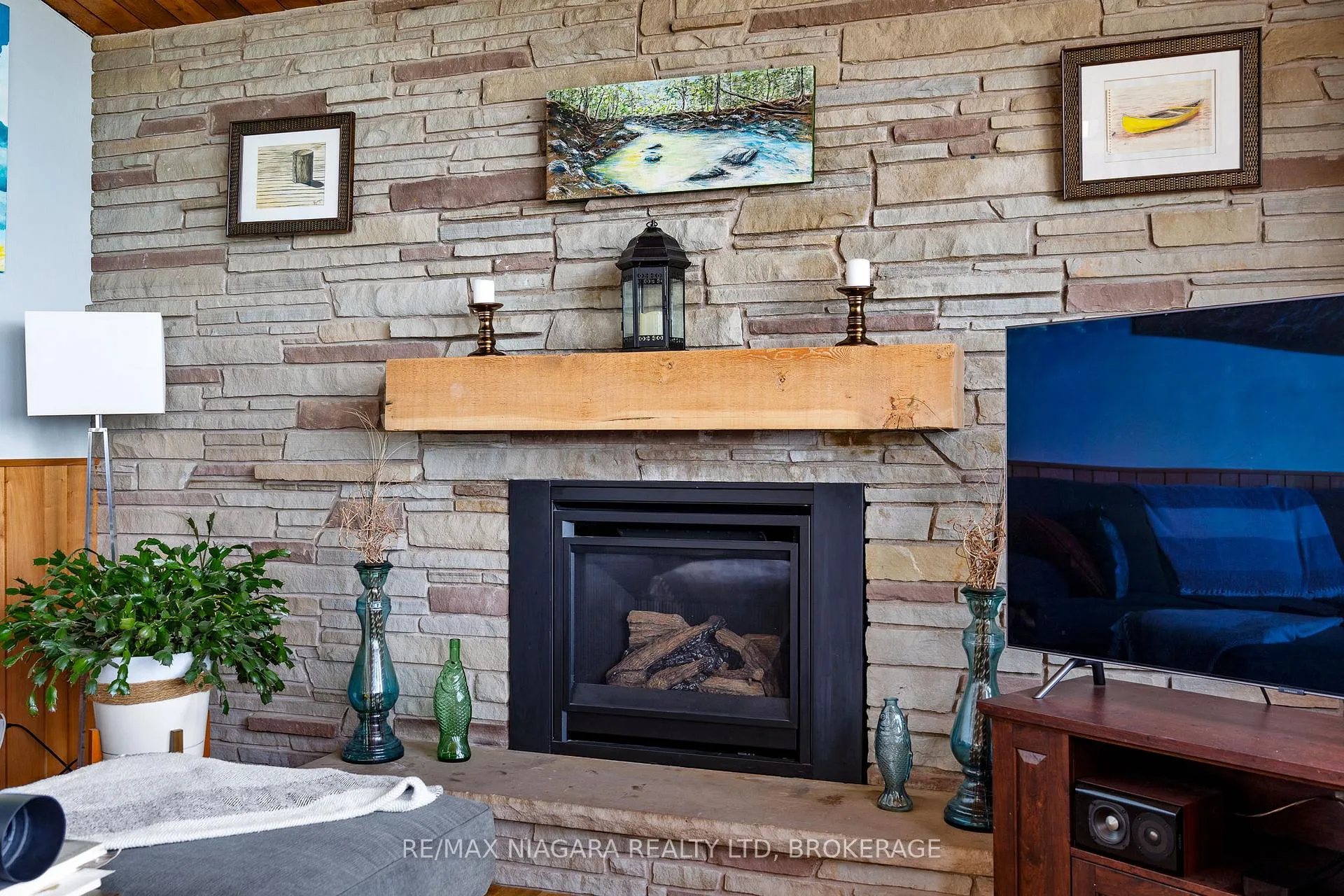 Photo 9 of 10825 Lakeshore Road W, Wainfleet, Lakeshore — HOMEH