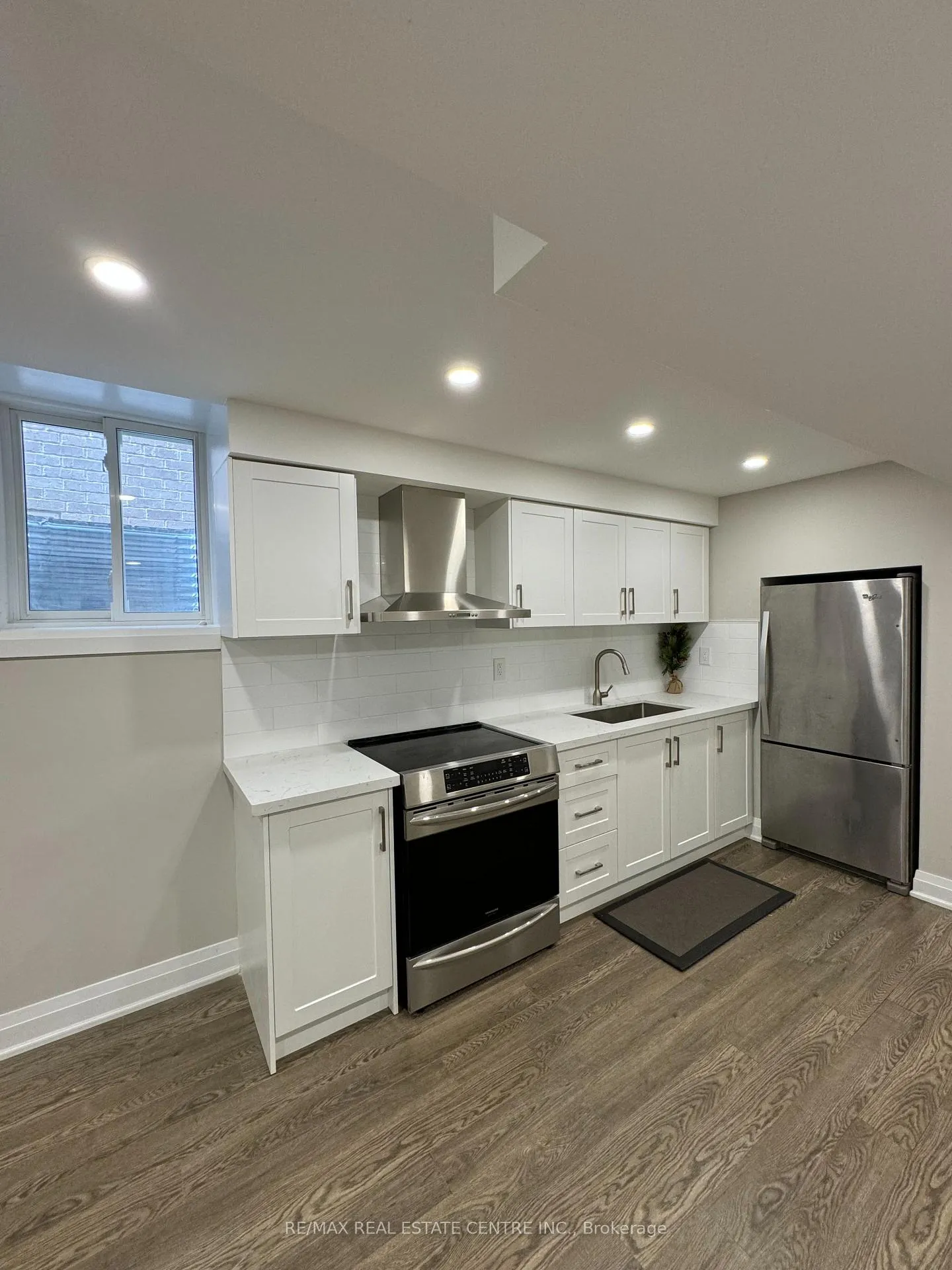 Photo 2 of 15 Cranbrook Crescent, Vaughan, Kleinburg — HOMEH